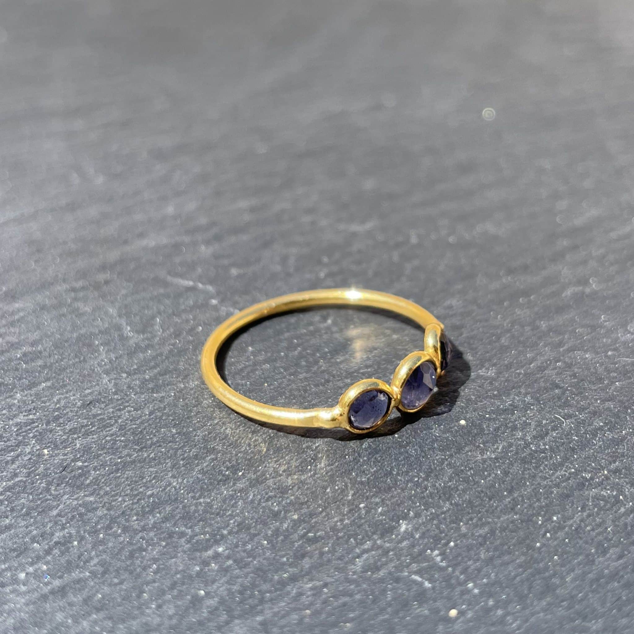 Bagues trois pierres Iolite 2