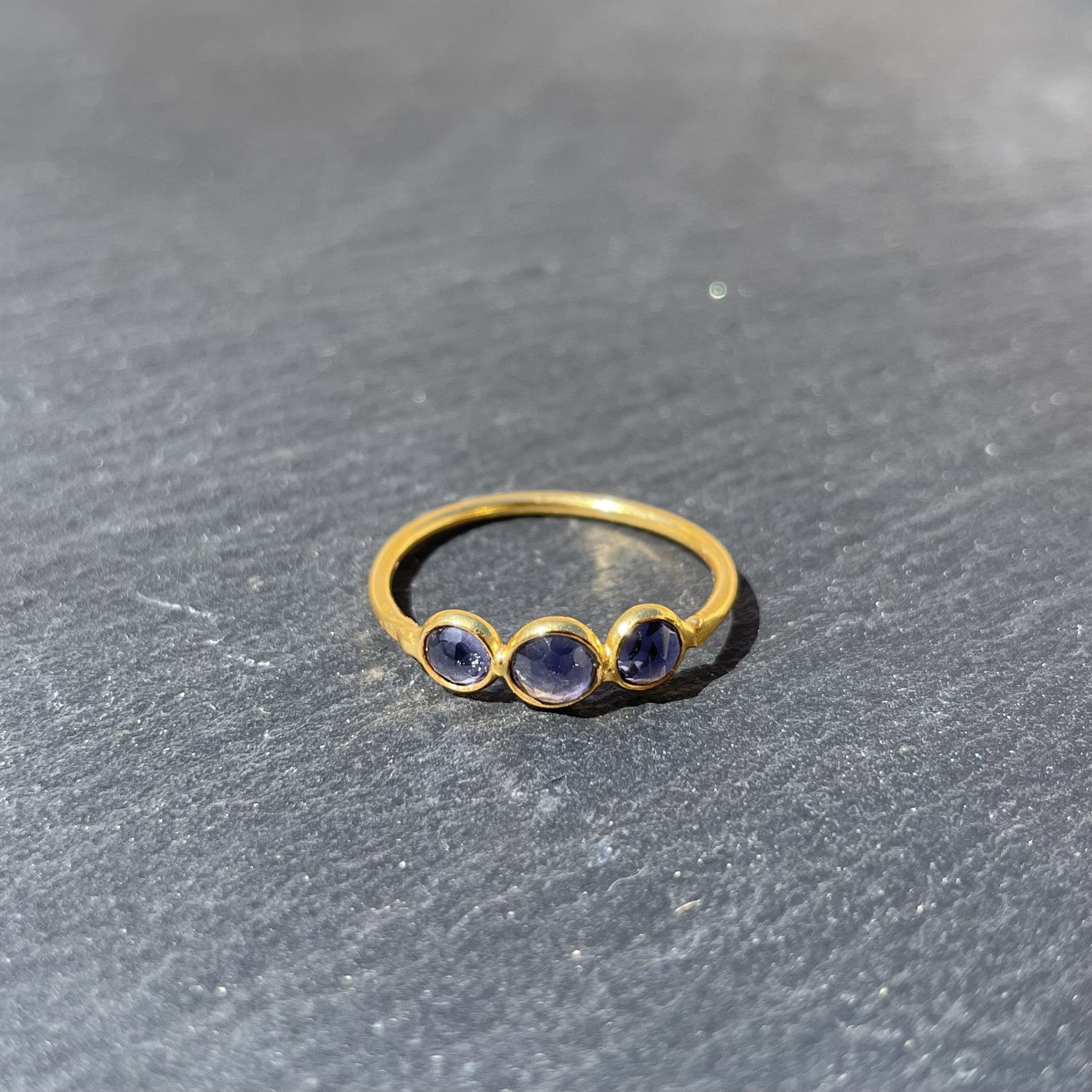 Bagues trois pierres Iolite 3