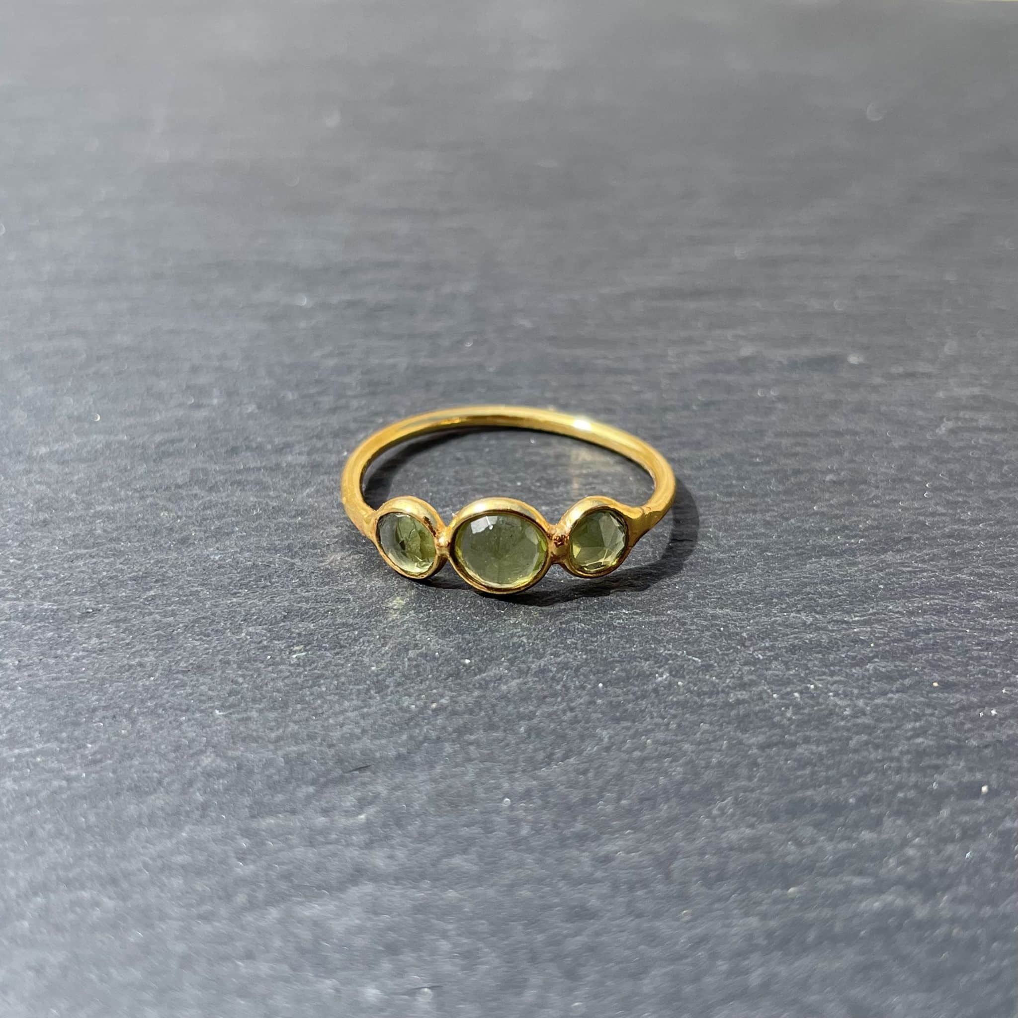 Bagues trois pierres Péridot 1