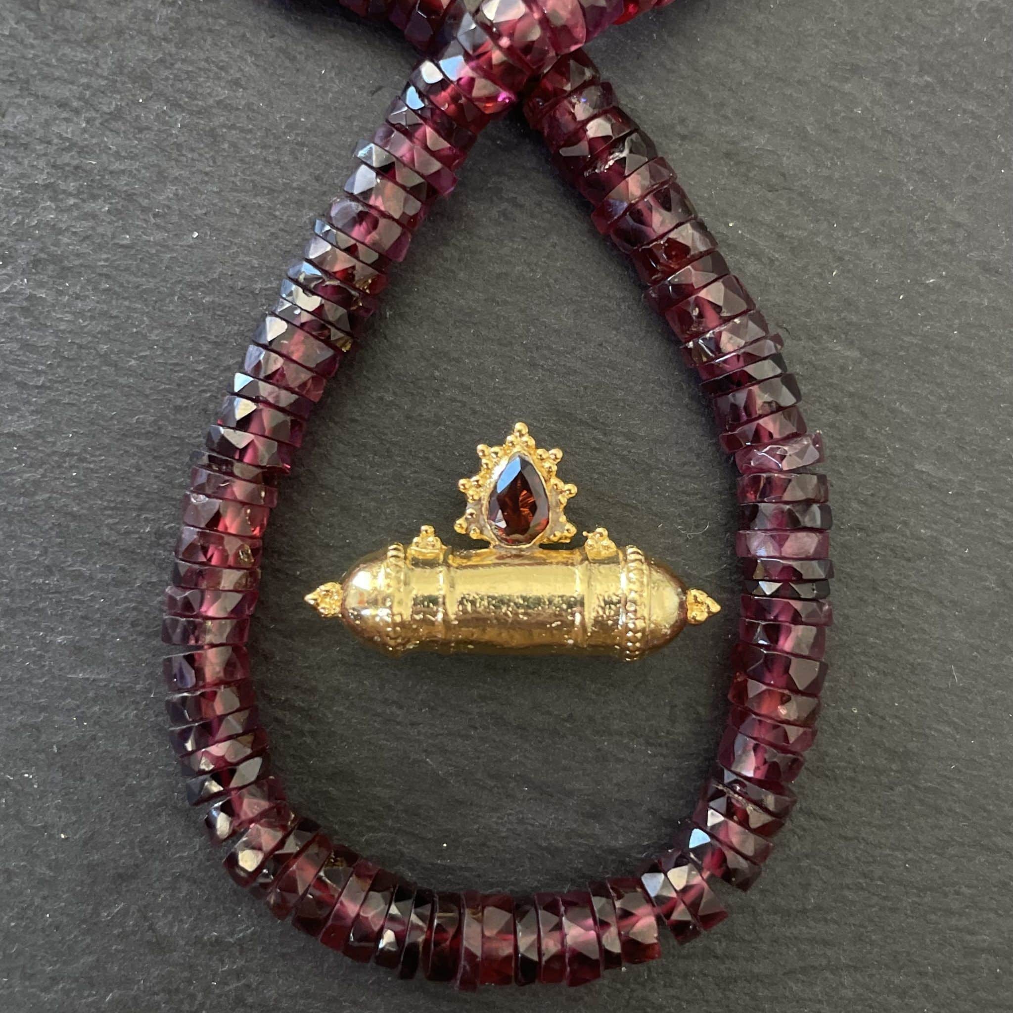 Amulette Tabeej Grenat