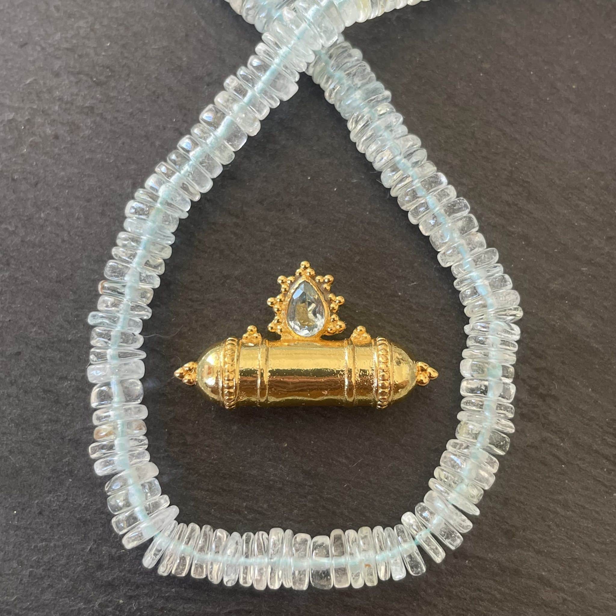 Amulette Tabeej Topaze bleu