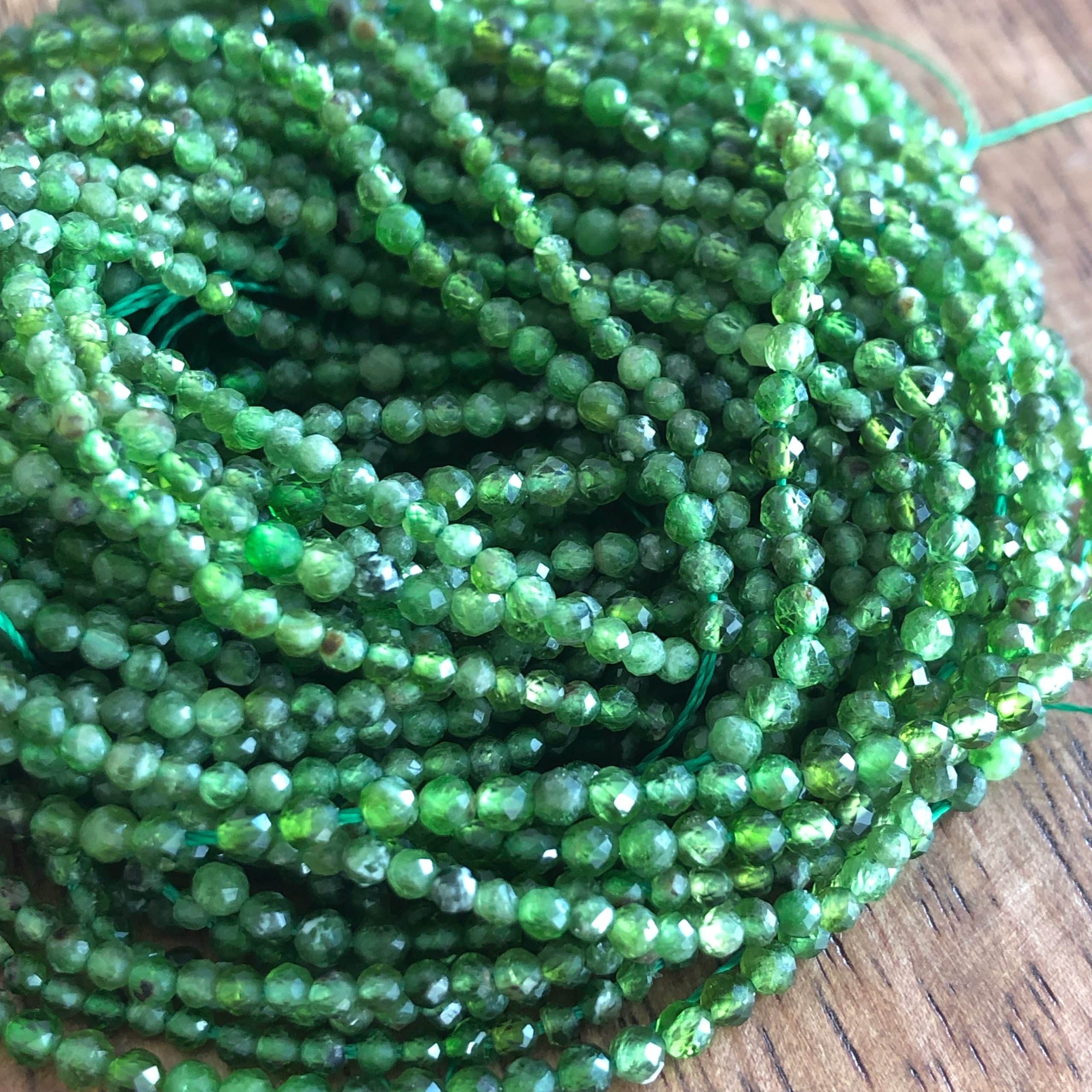 Diopside facettée 2 mm