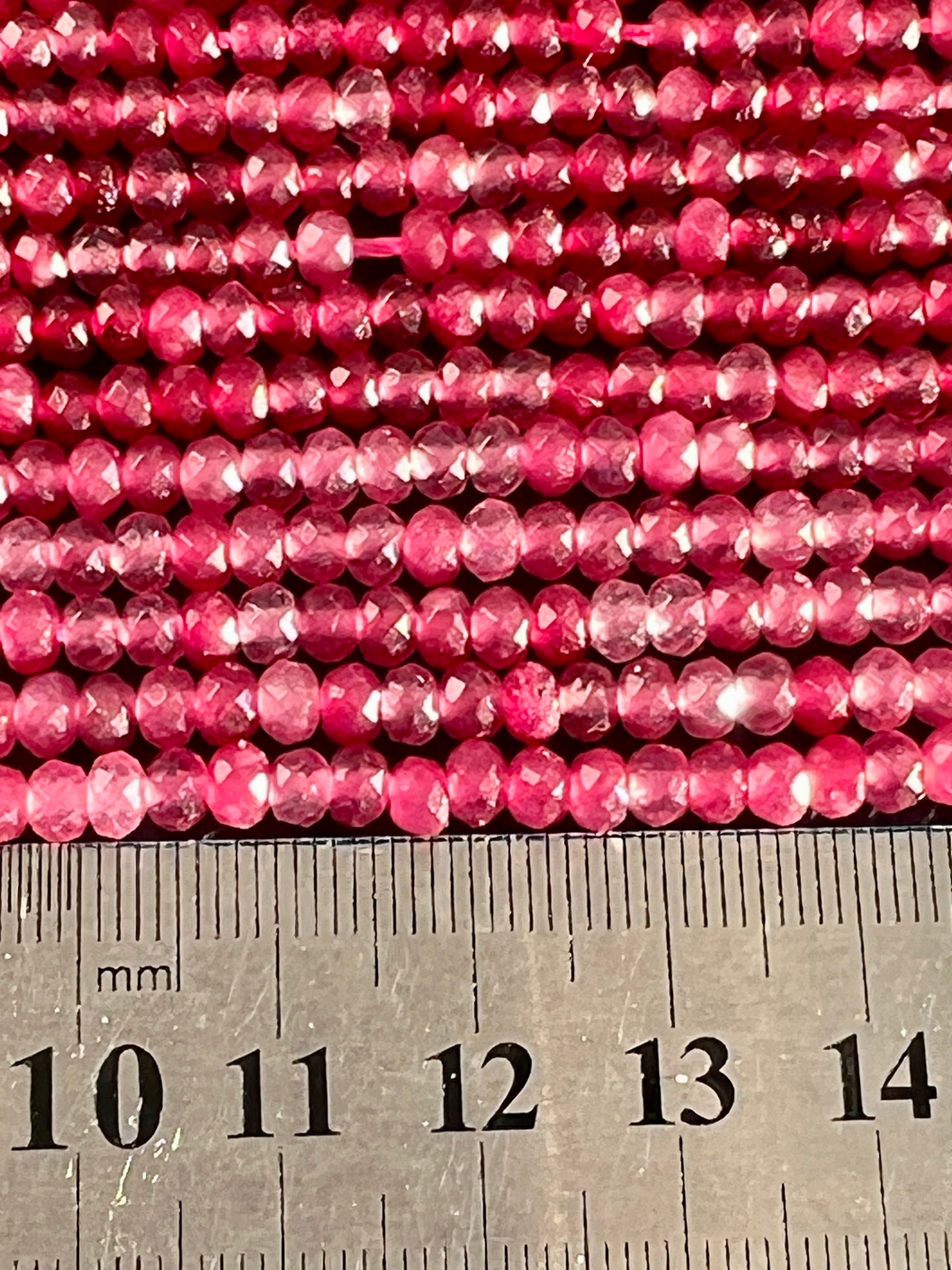 Jade blanc teinté Rose 4mm