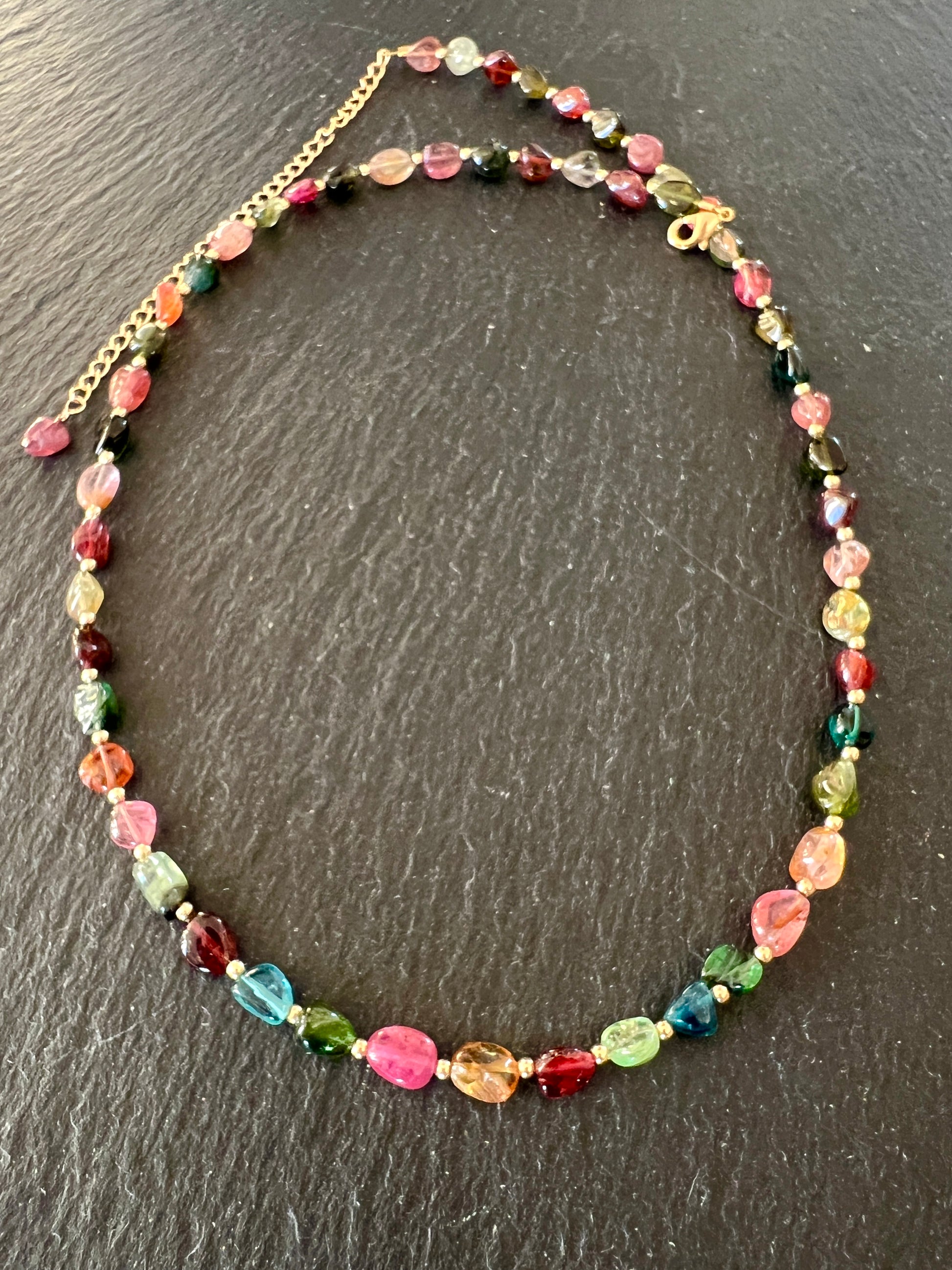 Collier Court en Pépites de Tourmaline Multicolore