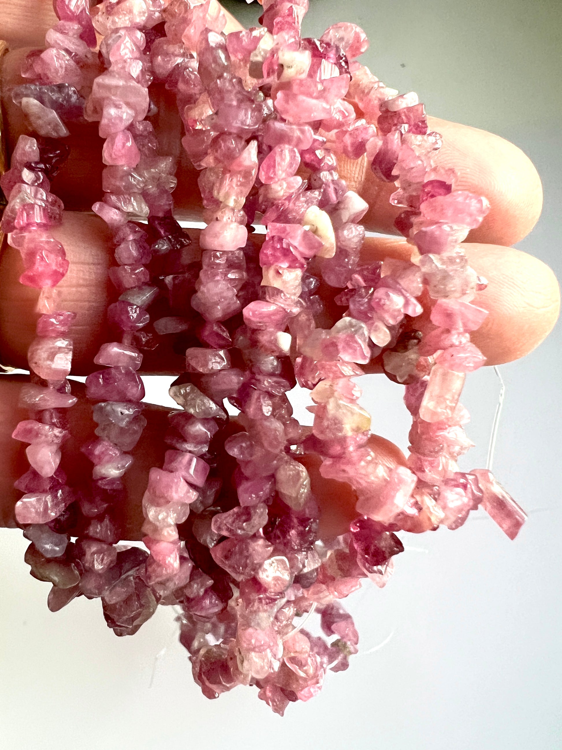 Fil de perles "chips" en Tourmaline Rose