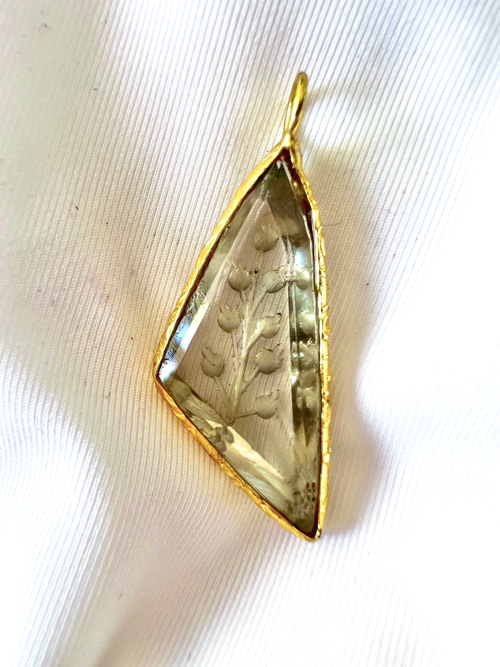 Pendentif Indien Gravé Fleur Améthyste Verte