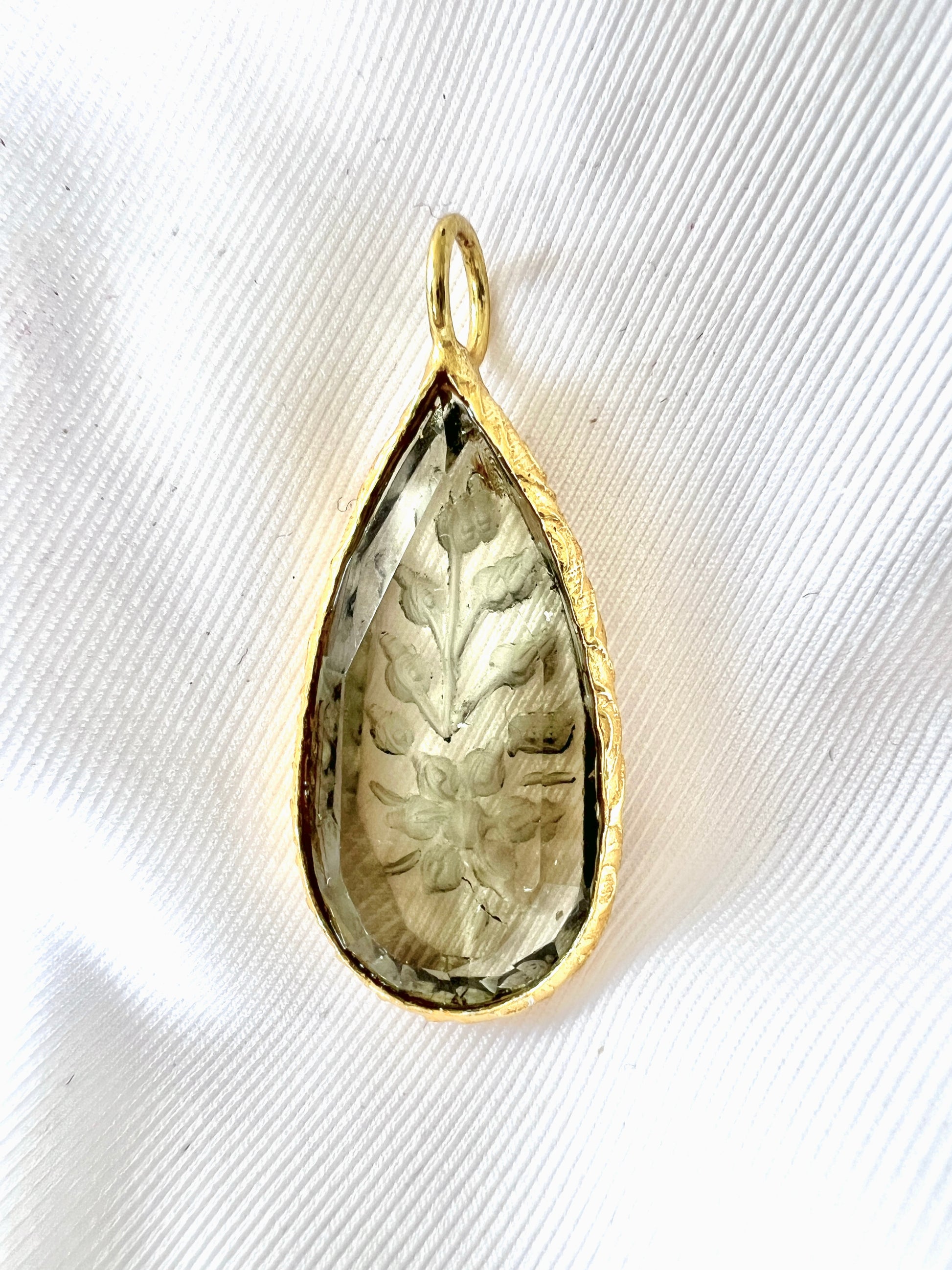 Pendentif Indien Gravé Fleur Améthyste Verte