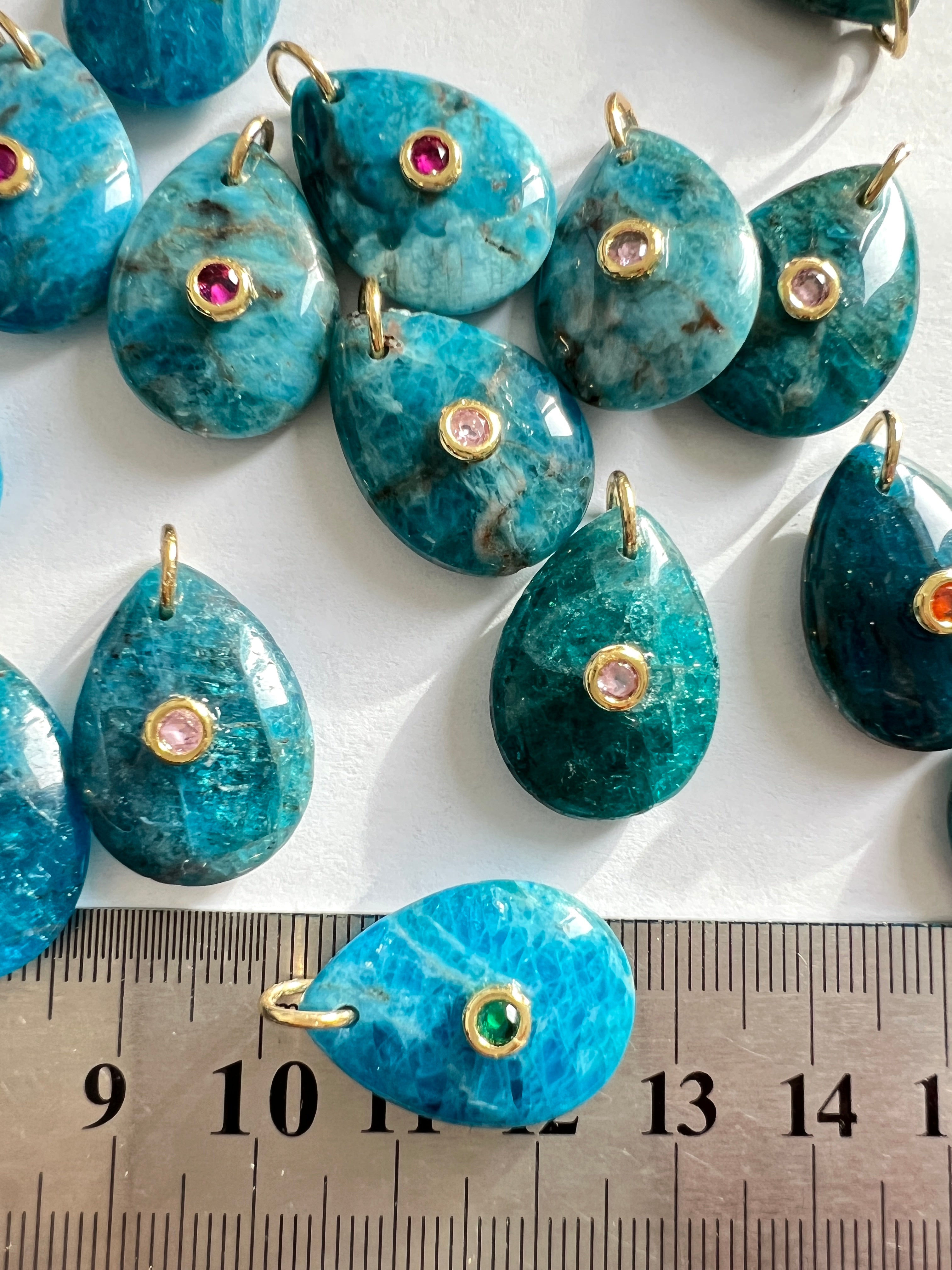 Pendentif Larme en Apatite Bleue