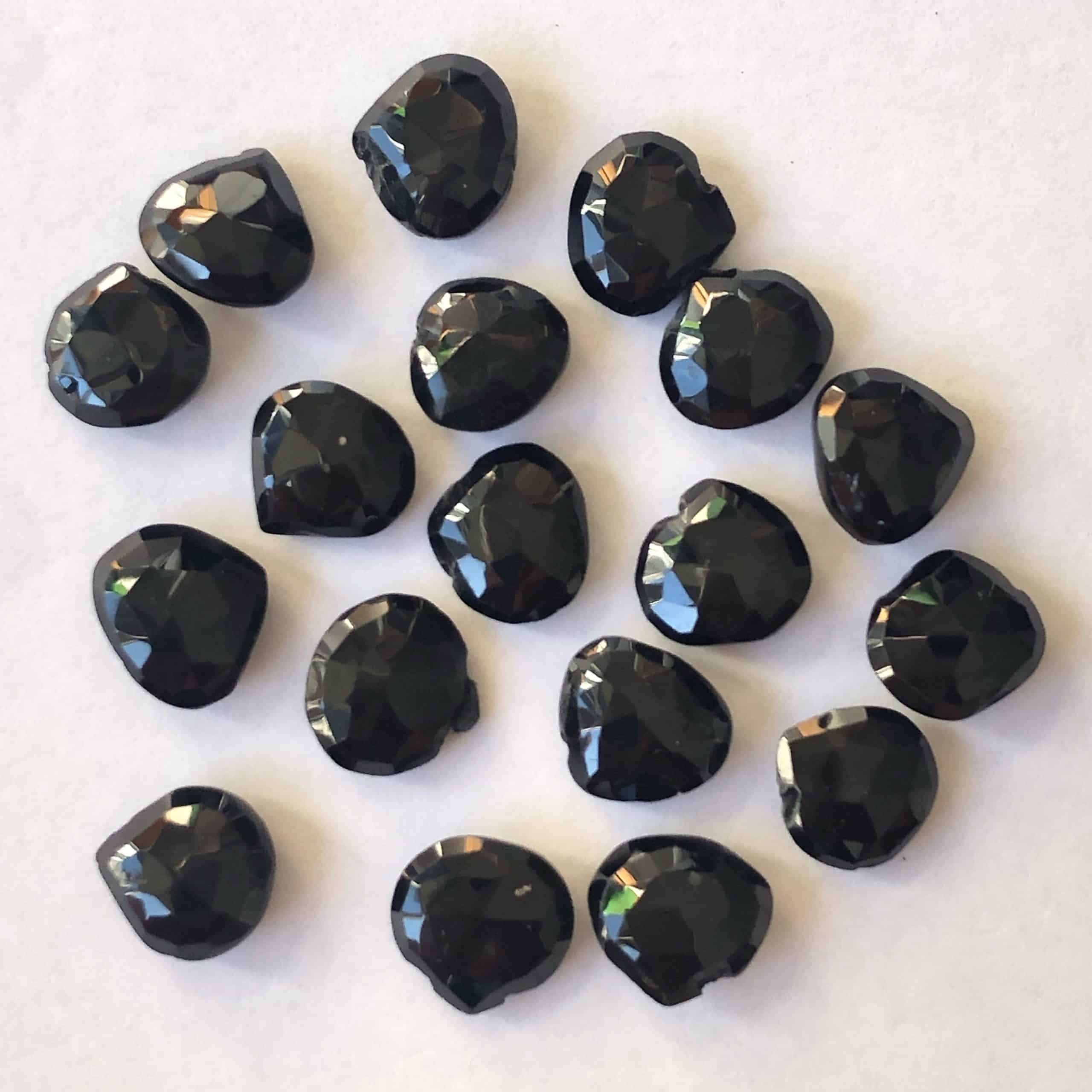 Goutte Facettée et Trouée en Spinelle Noir