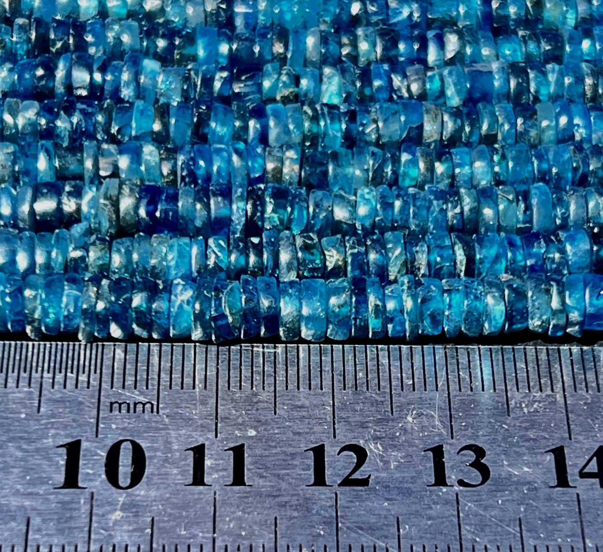 Heishi Apatite bleu-foncé 5-6 mm 1