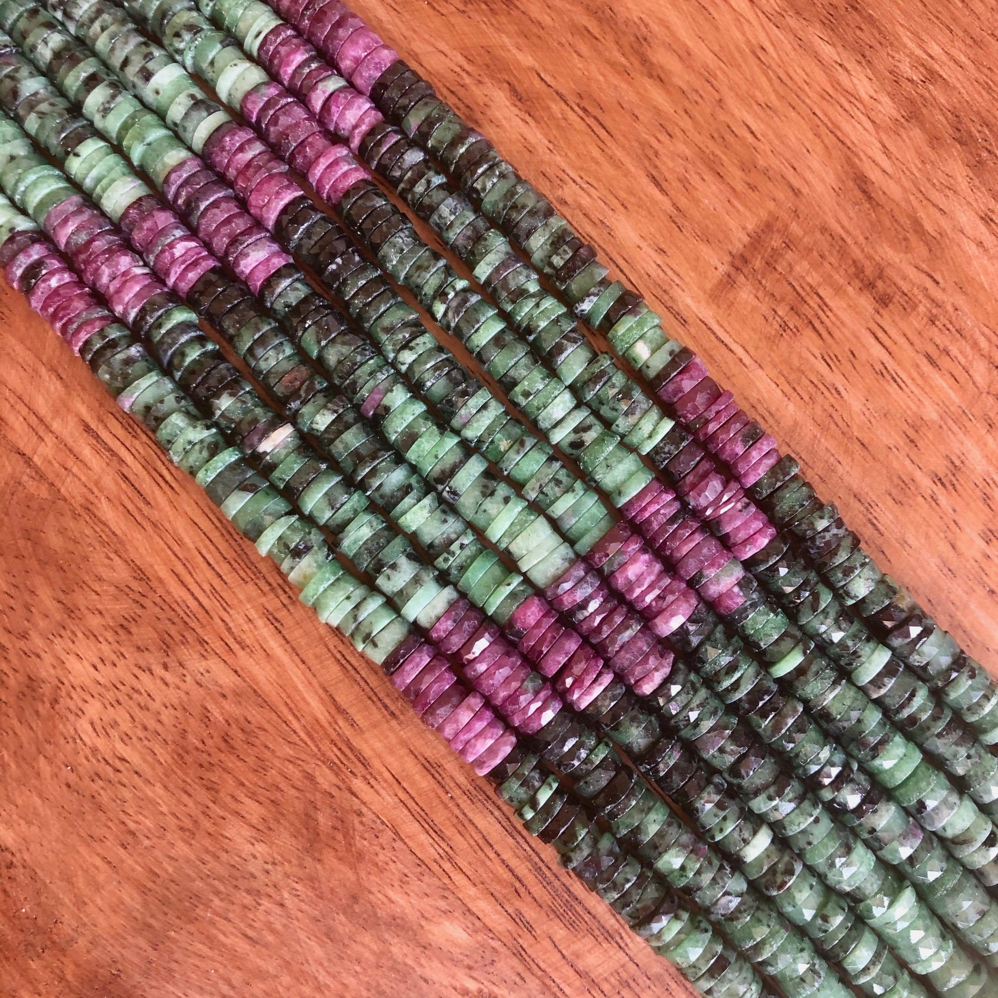 Heishi à Facettes en Rubis Zoïsite 6mm 1