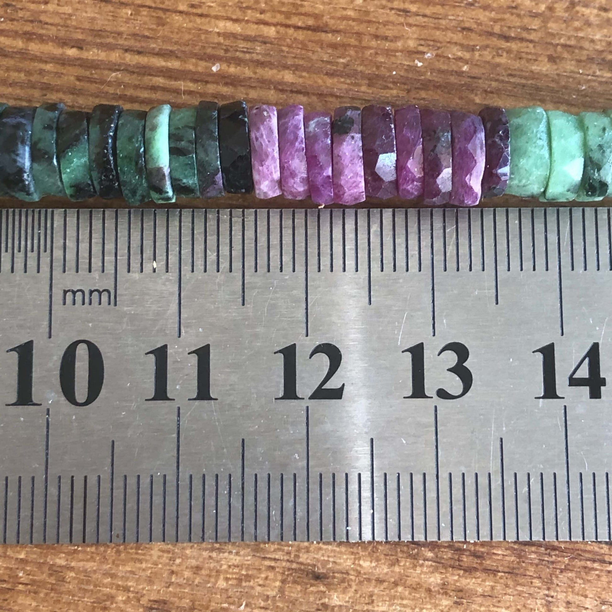 Heishi à Facettes en Rubis Zoïsite 6mm 2