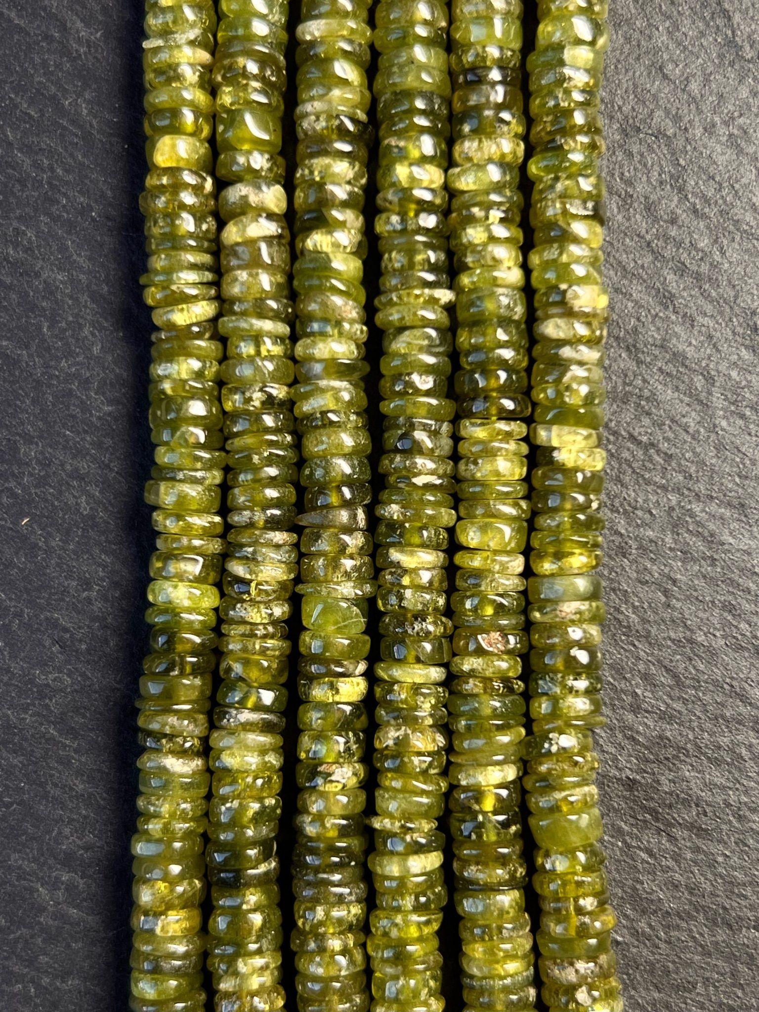 Heishi Grenat Vert 5-6mm 2