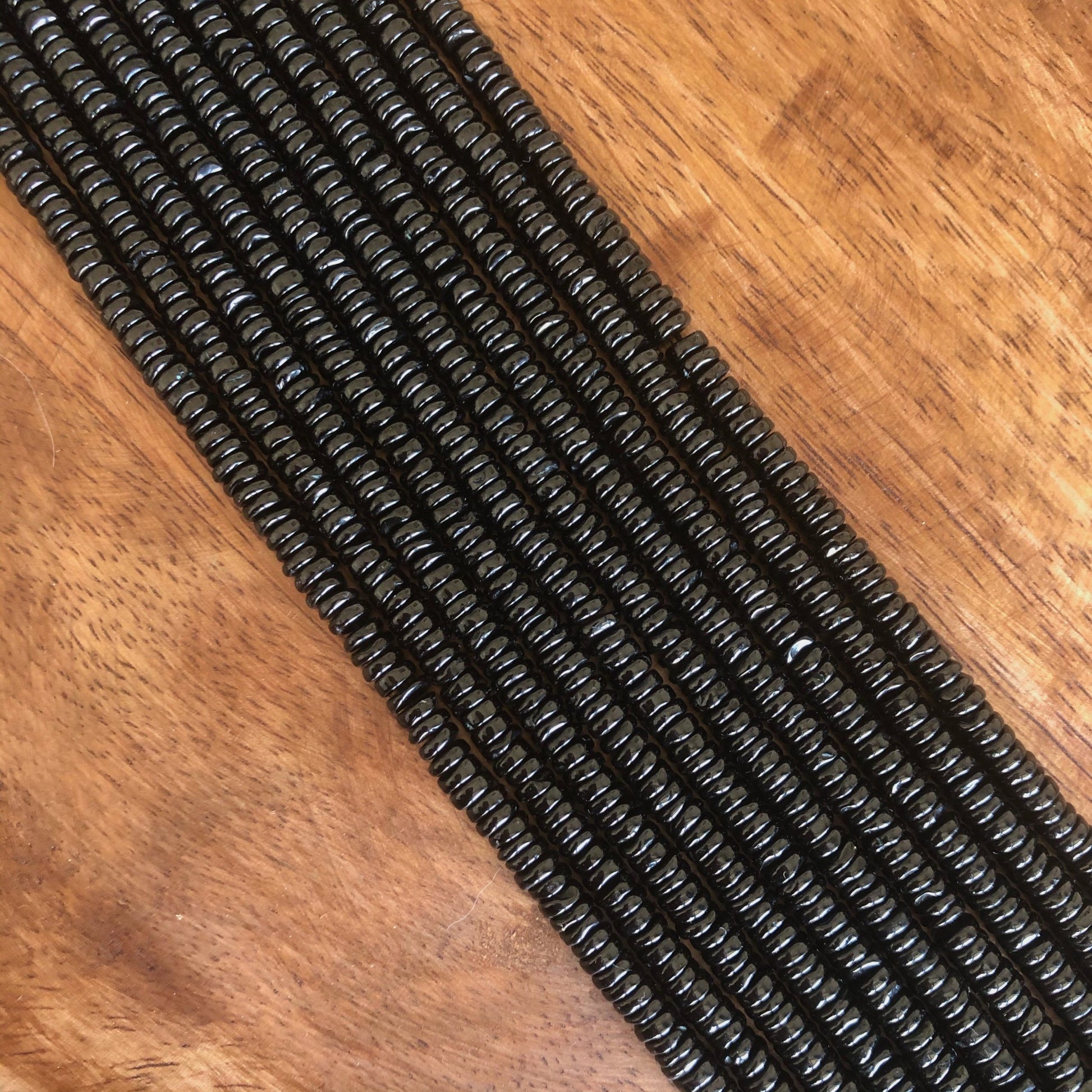 Heishi Spinelle noir 5-6mm 1