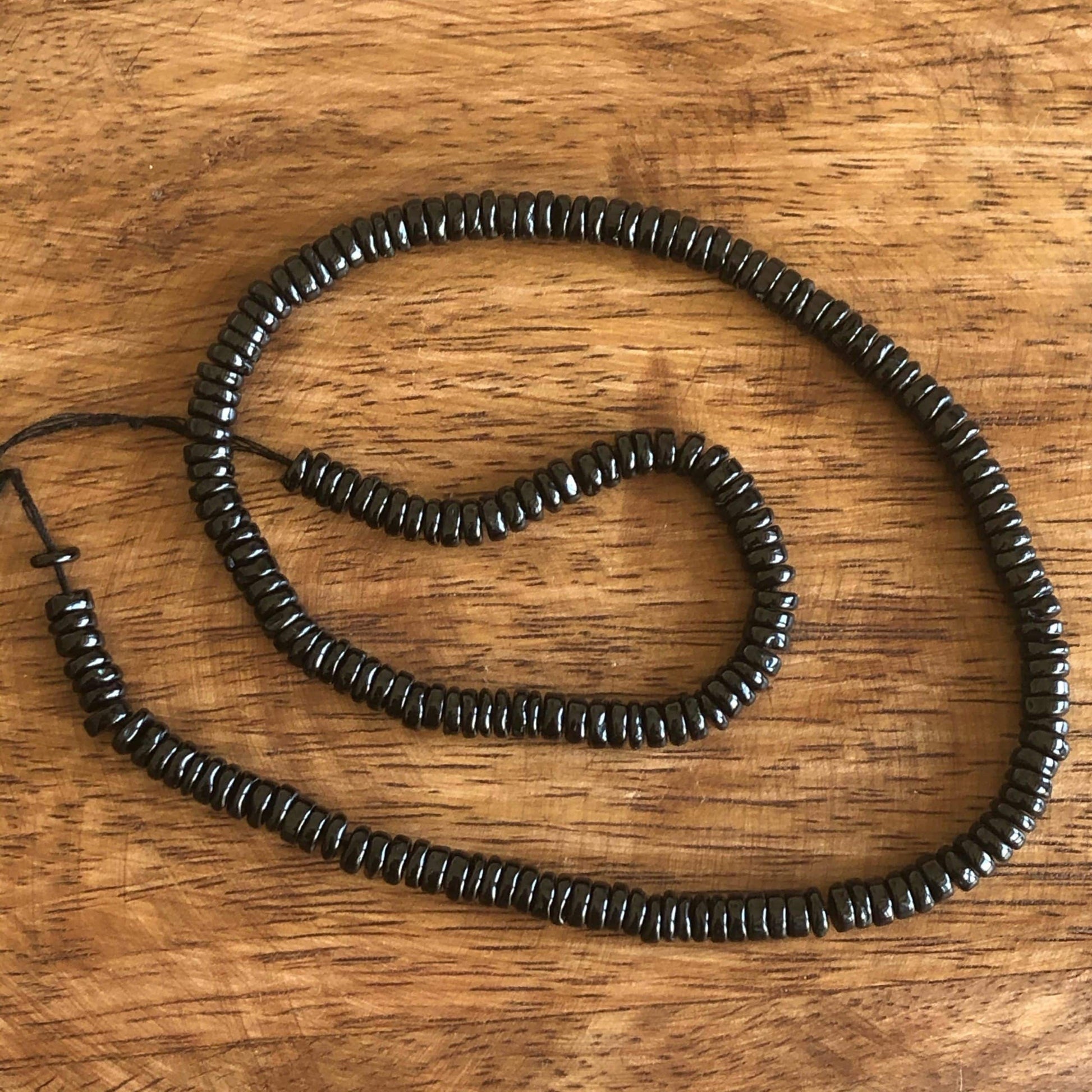 Heishi Spinelle noir 5-6mm 2
