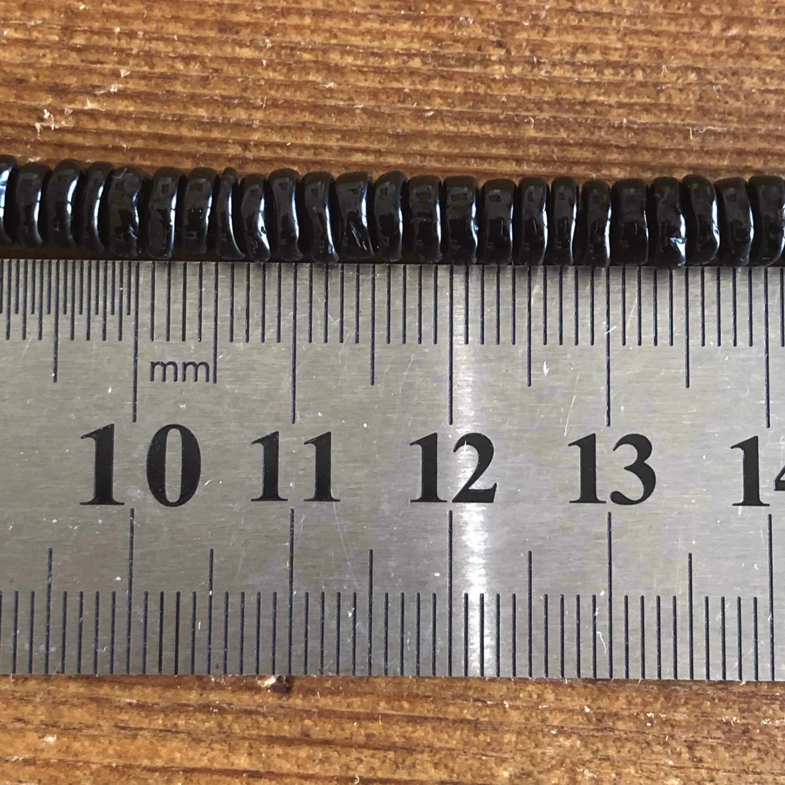 Heishi Spinelle noir 5-6mm 3