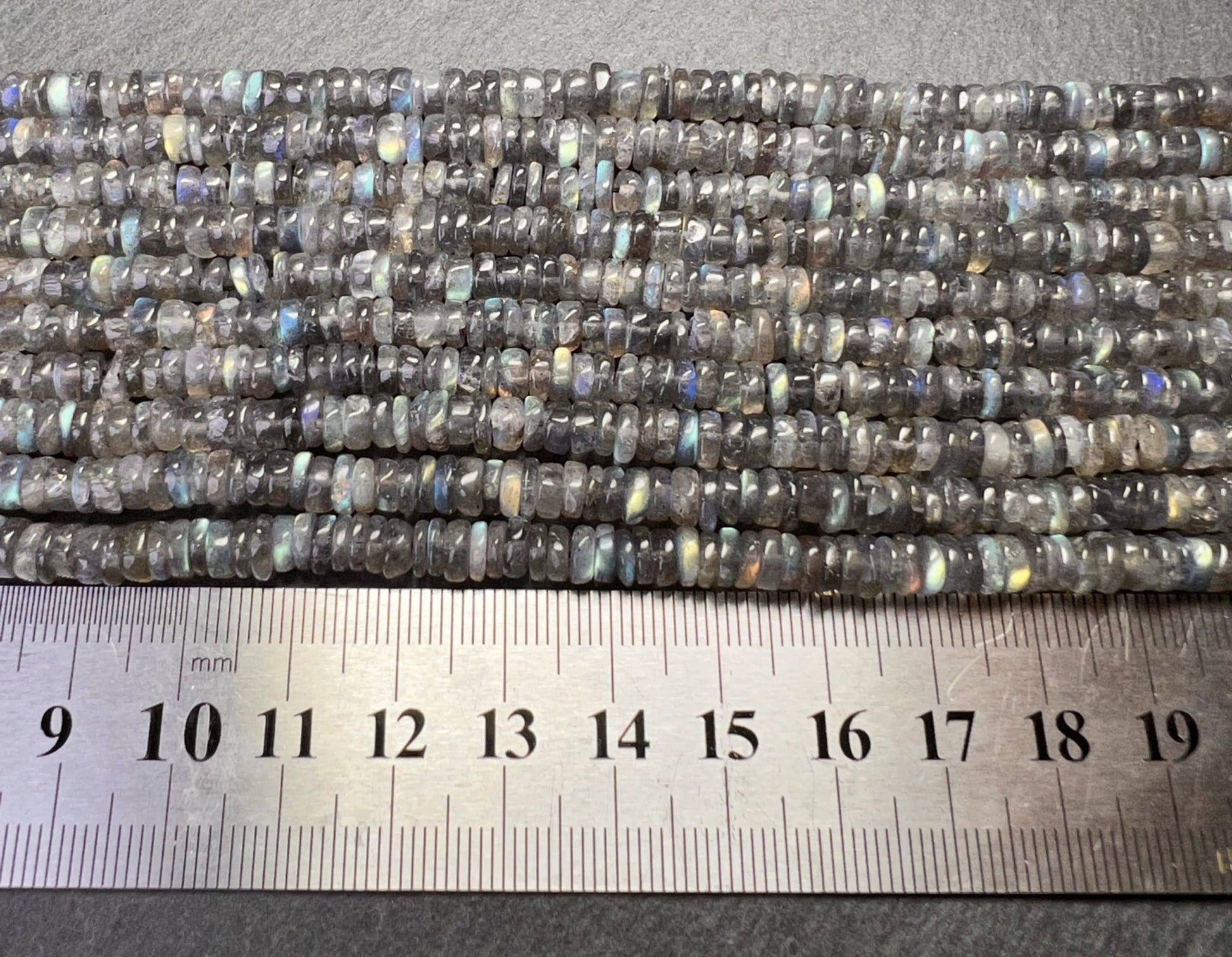 Heishi en Labradorite 5-6mm (2) 1