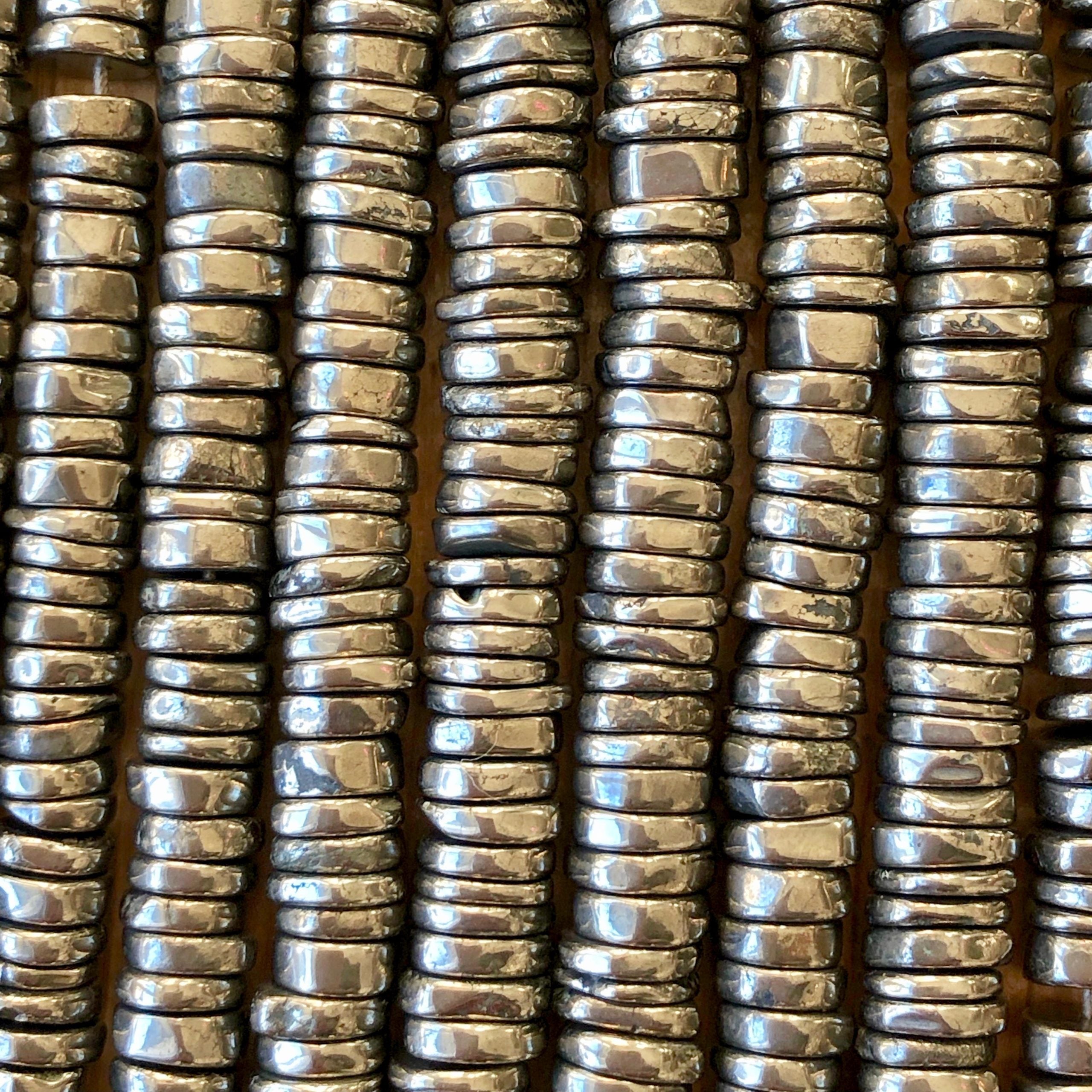 Heishi en pyrite 6-7mm(1)