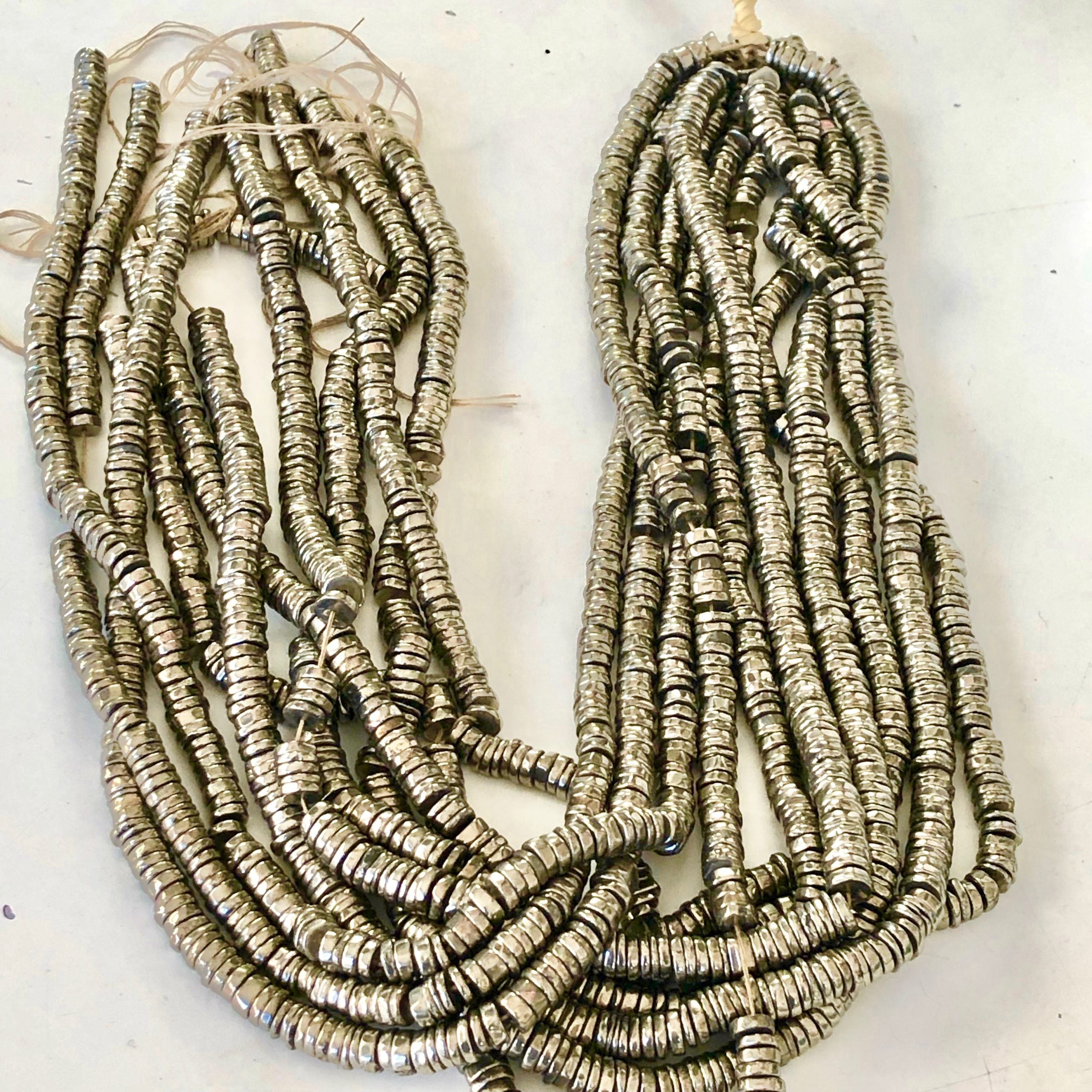 Heishi en pyrite 6-7mm(1) 2