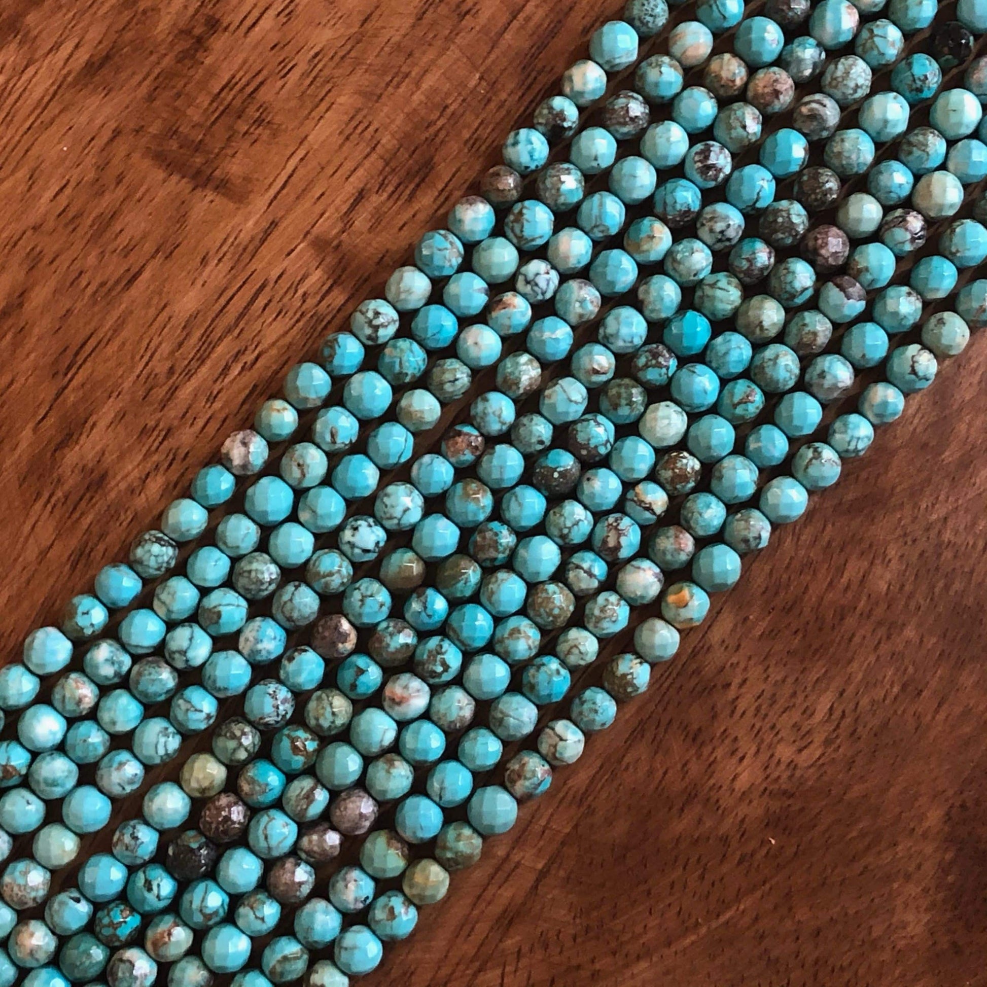 Howlite Turquoise à Facettes 6mm