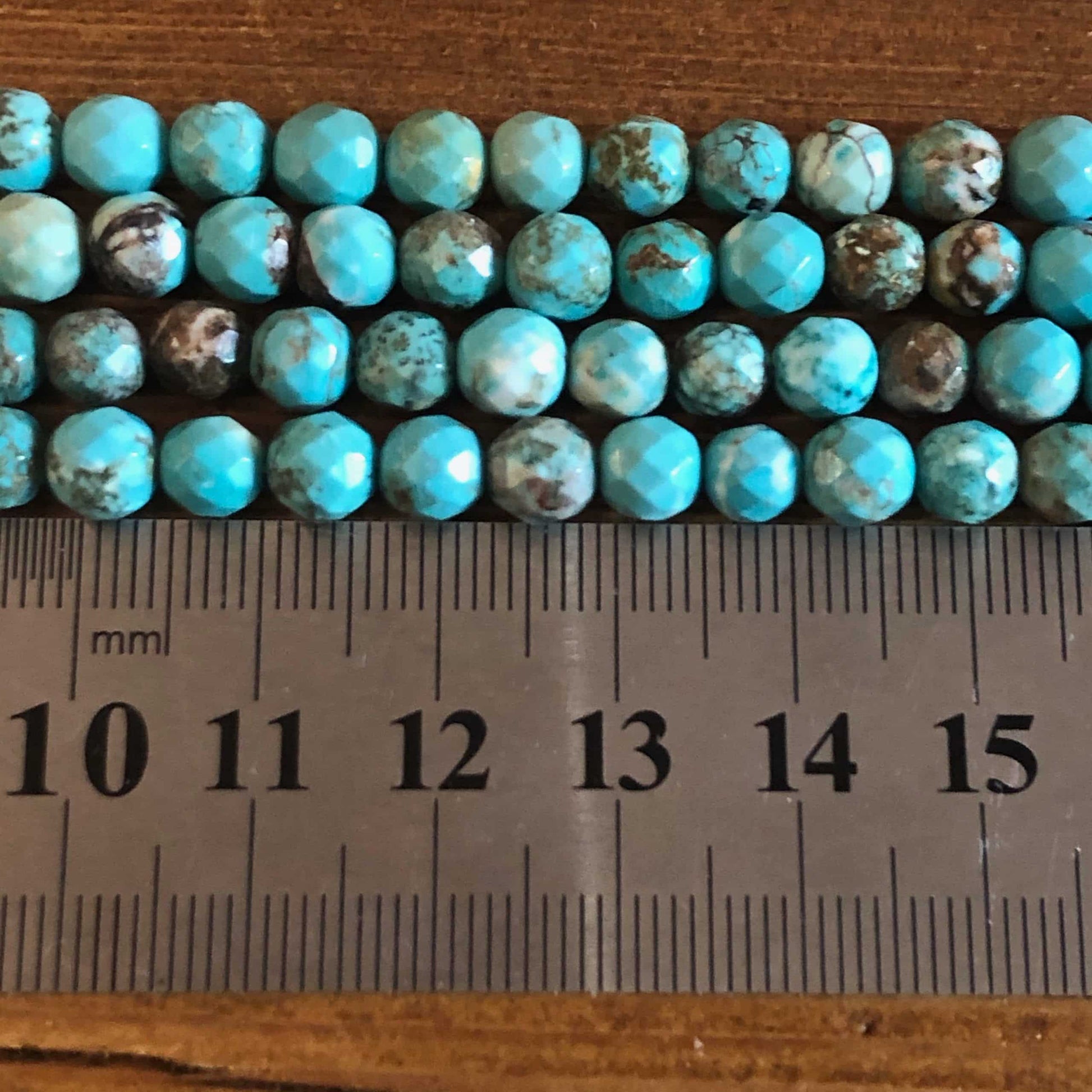 Howlite Turquoise à Facettes 6mm 2