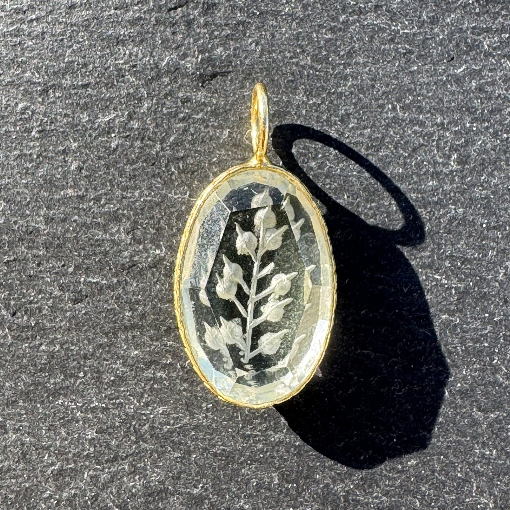 pendentif indien gravé améthyste verte