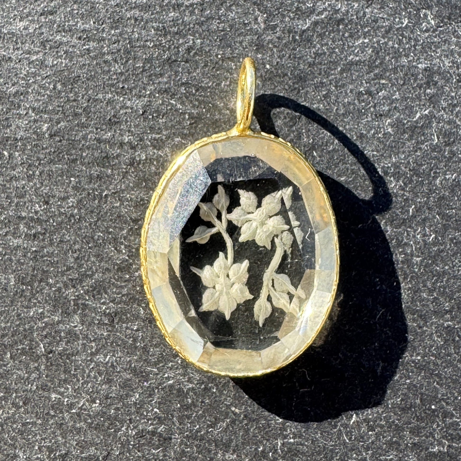 pendentif indien gravé améthyste verte