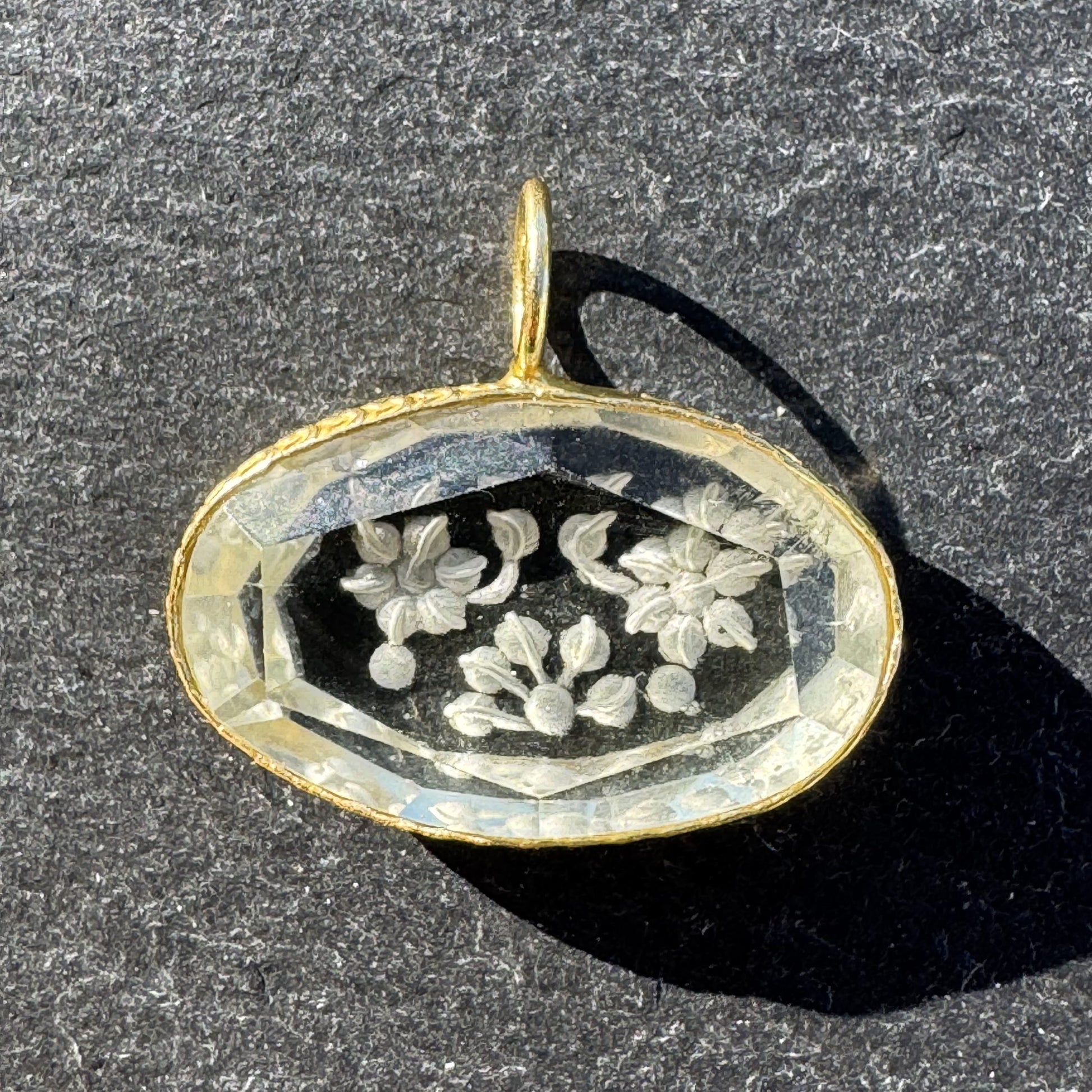 pendentif indien gravé améthyste verte