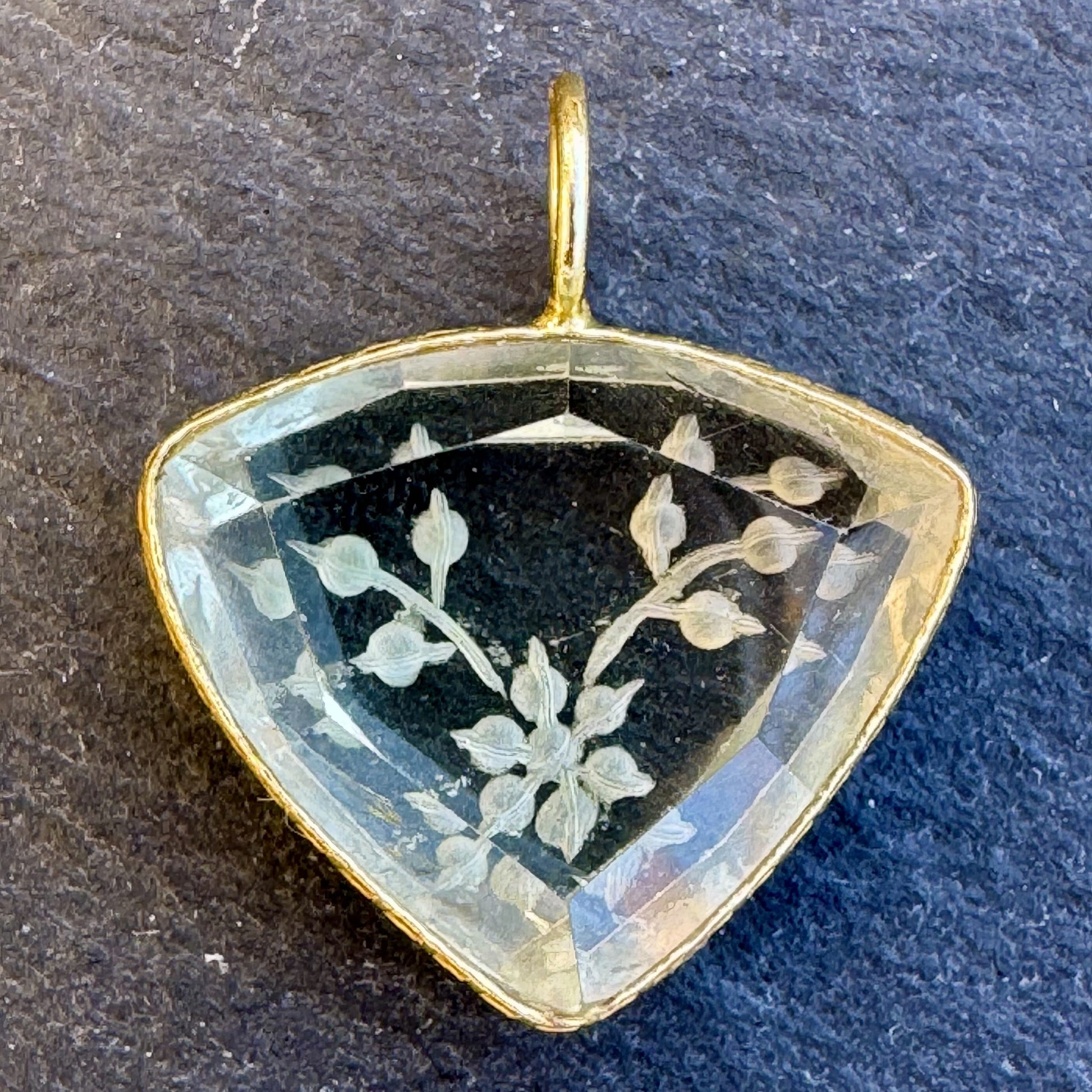pendentif indien gravé améthyste verte