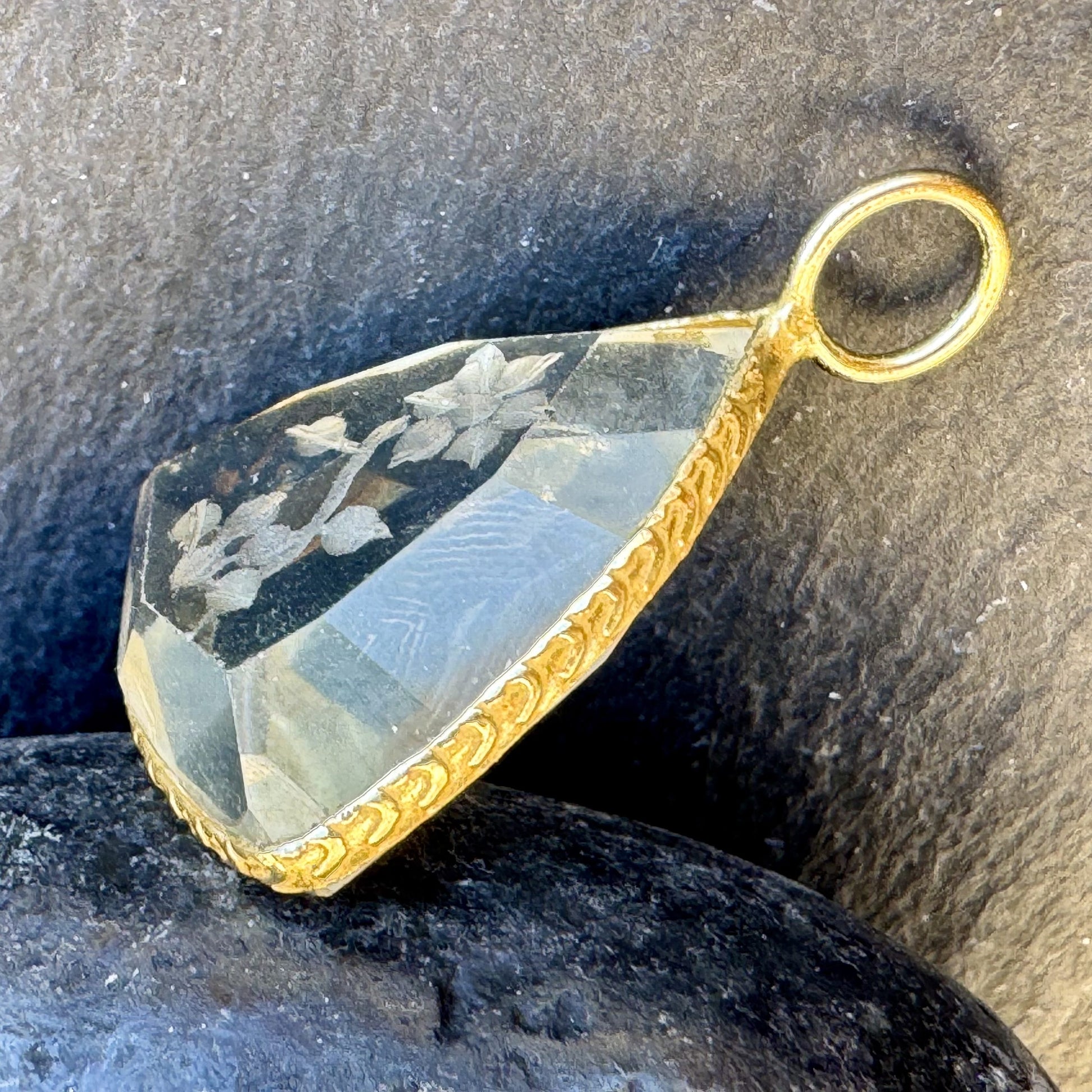 Pendentif Indien Gravé Fleur Améthyste Verte