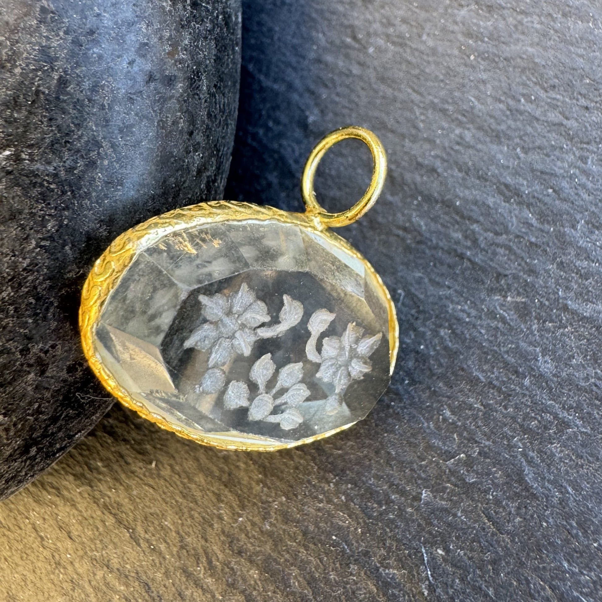 pendentif indien gravé améthyste verte
