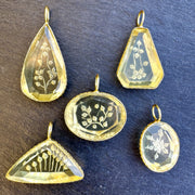 Pendentif Indien Gravé Fleur en Quartz Citron
