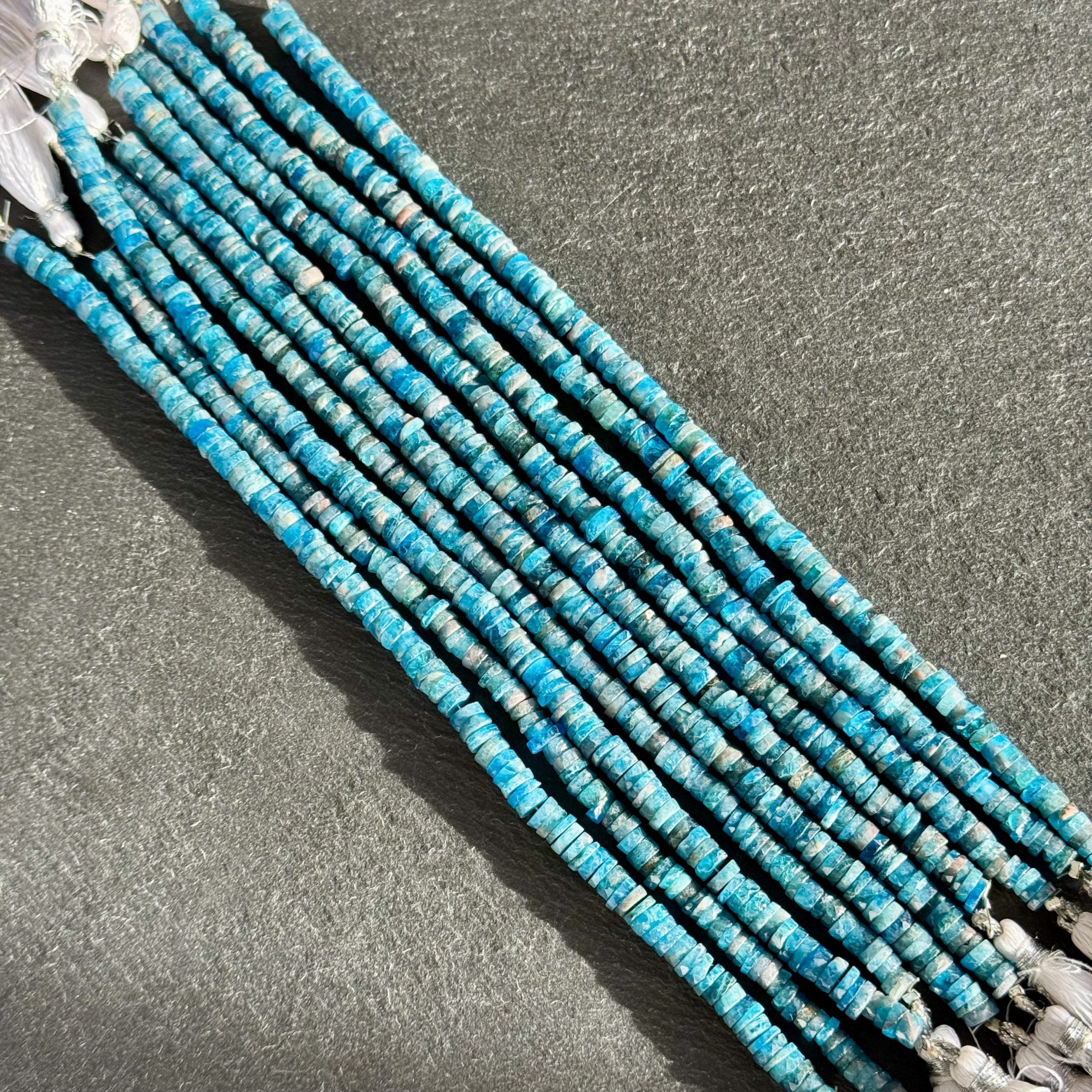 Heishi Apatite à facettes 5-6mm