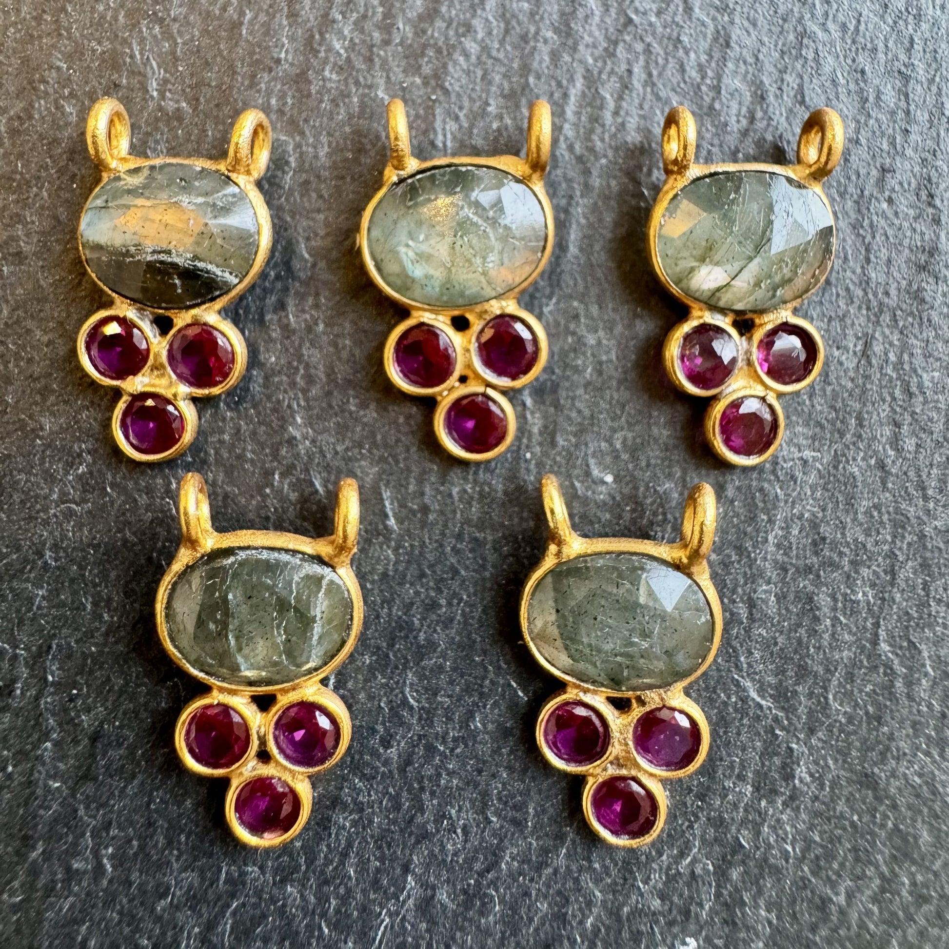 Breloque Jaipur labradorite, quartz fuchsia