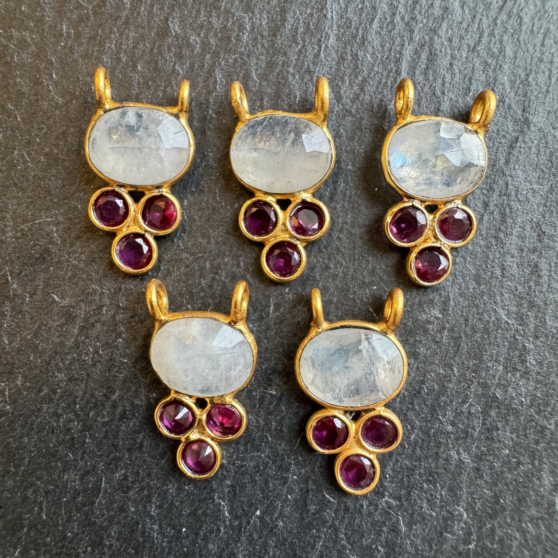 Pierre de Lune, quartz Fuchsia