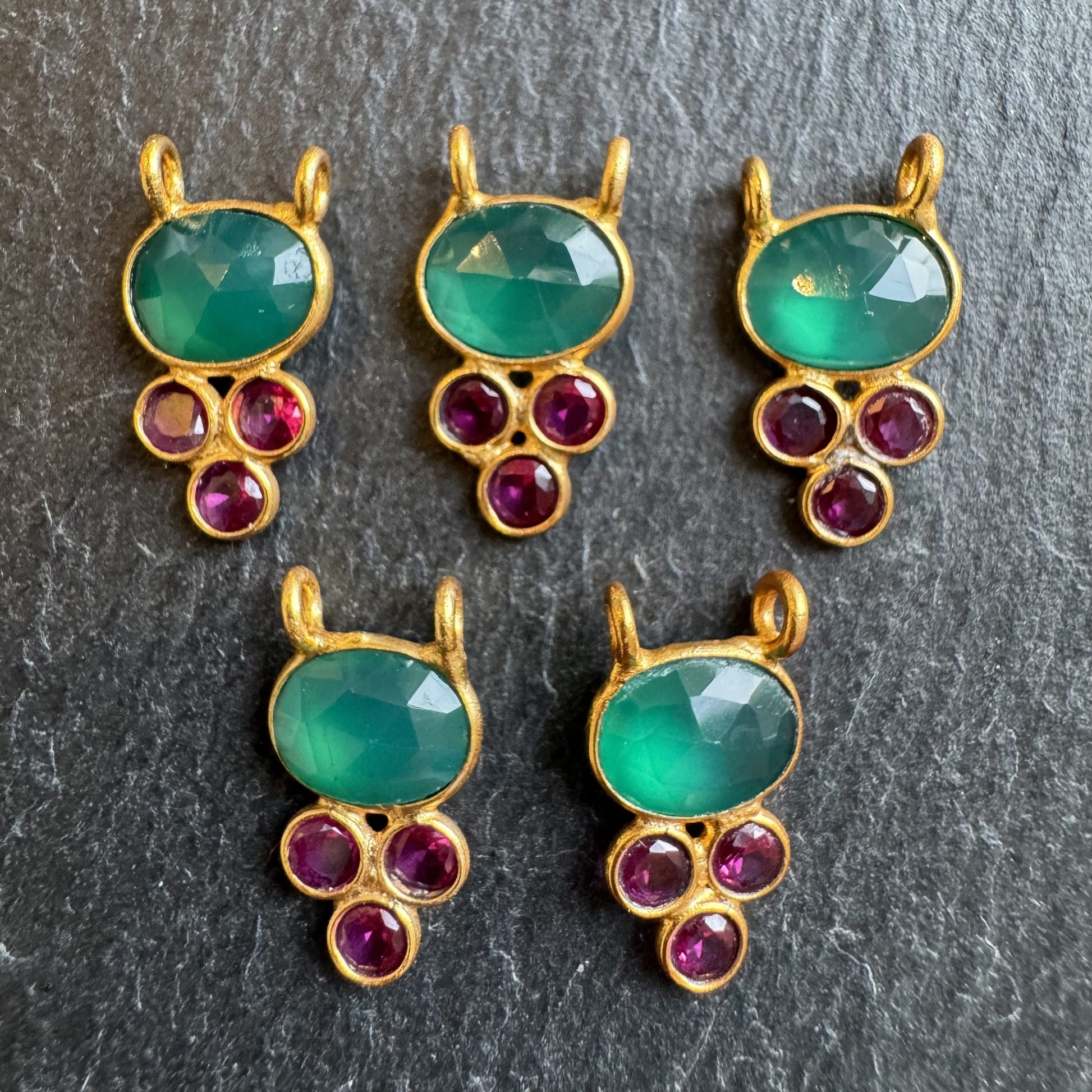 Onyx Vert, quartz Fuchsia