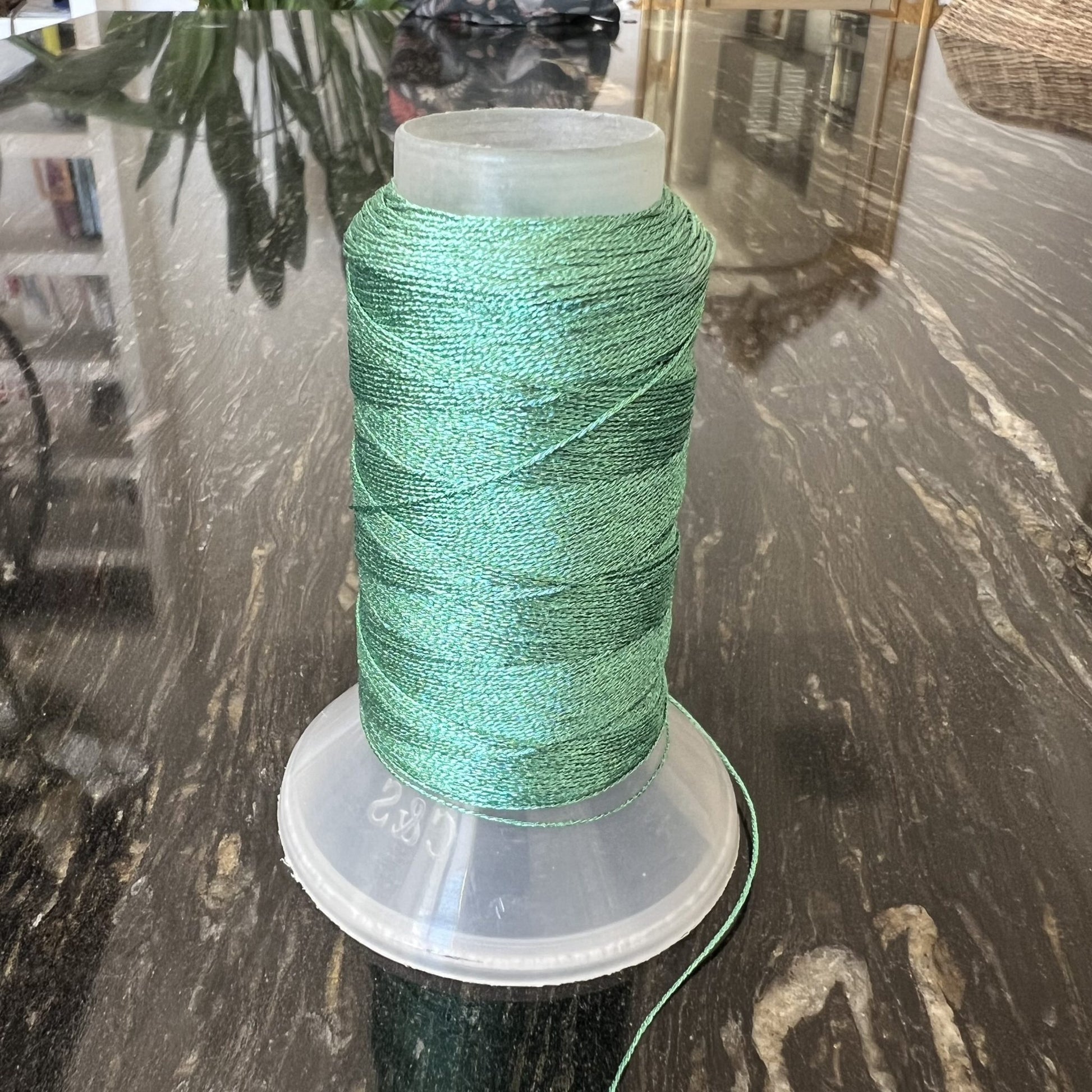 Fil polyester 0,40 mm, les colorés.