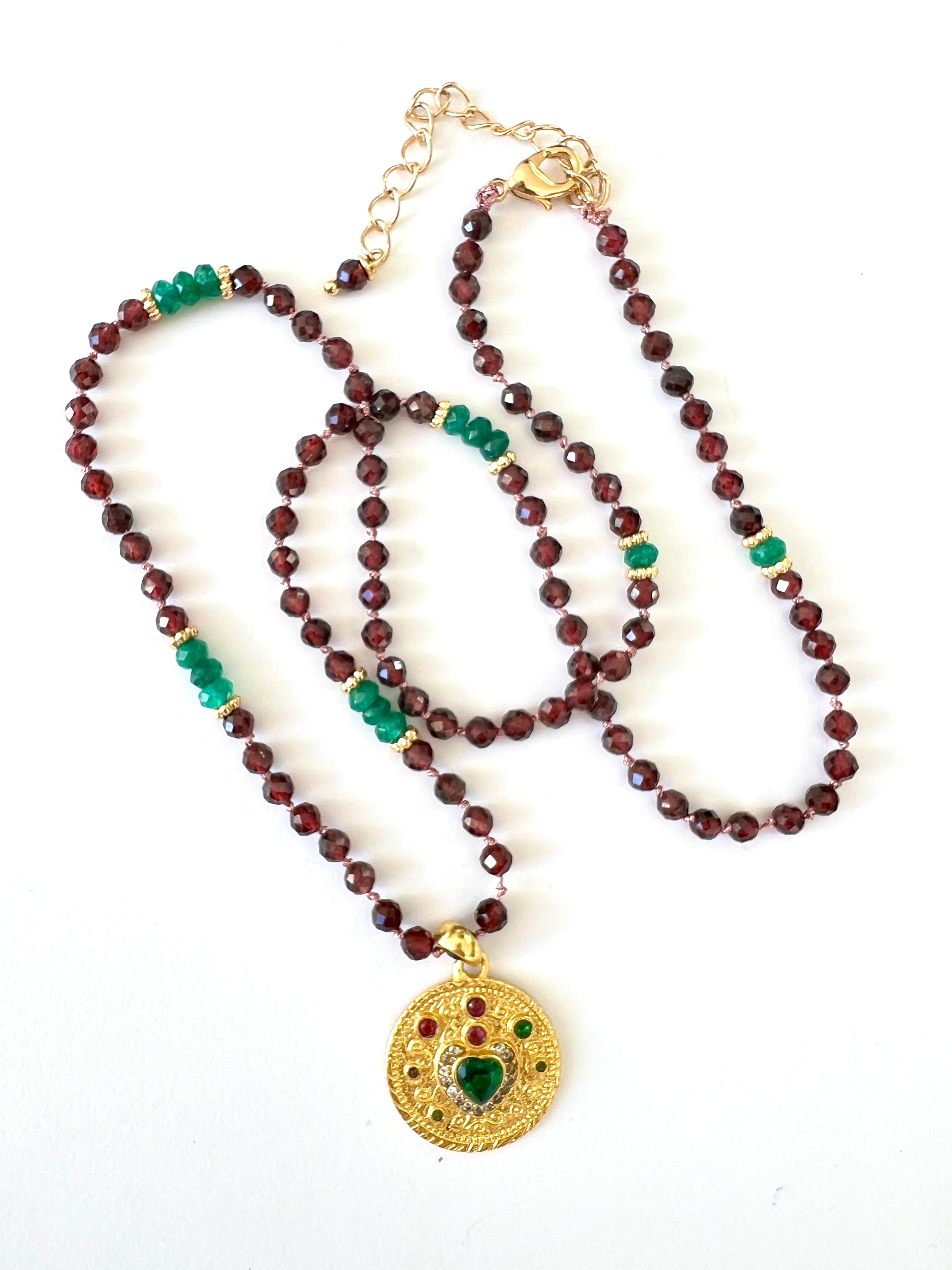 Collier/sautoir noué en Grenat et Médaille indienne Ronde