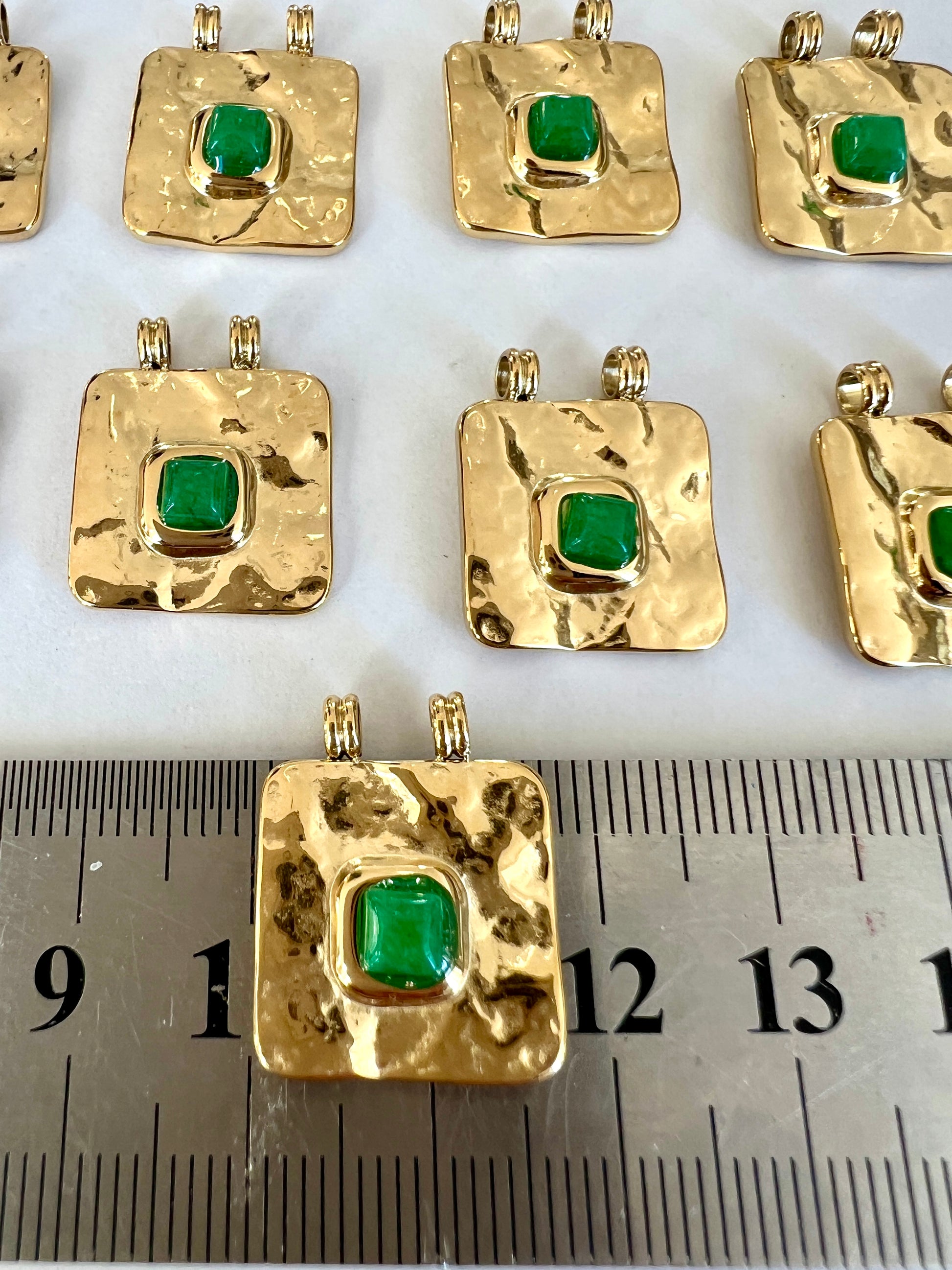 Pendentif Carré en Acier Inoxydable et Jade Vert de Malaisie