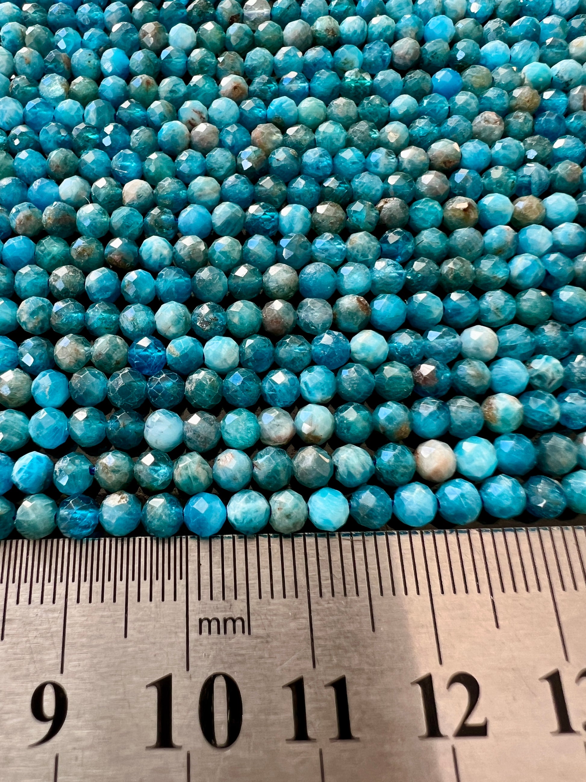 Apatite Bleue à Facettes 4mm (2)