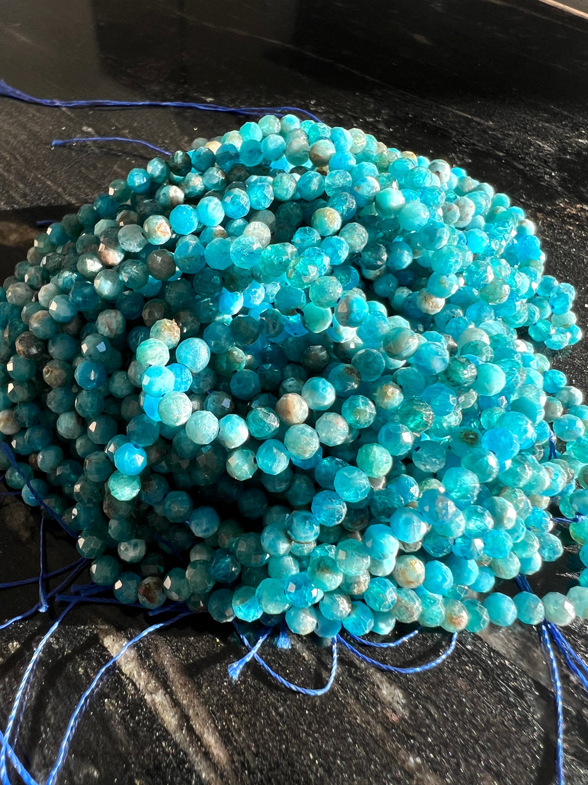 Apatite Bleue à Facettes 4mm (2)