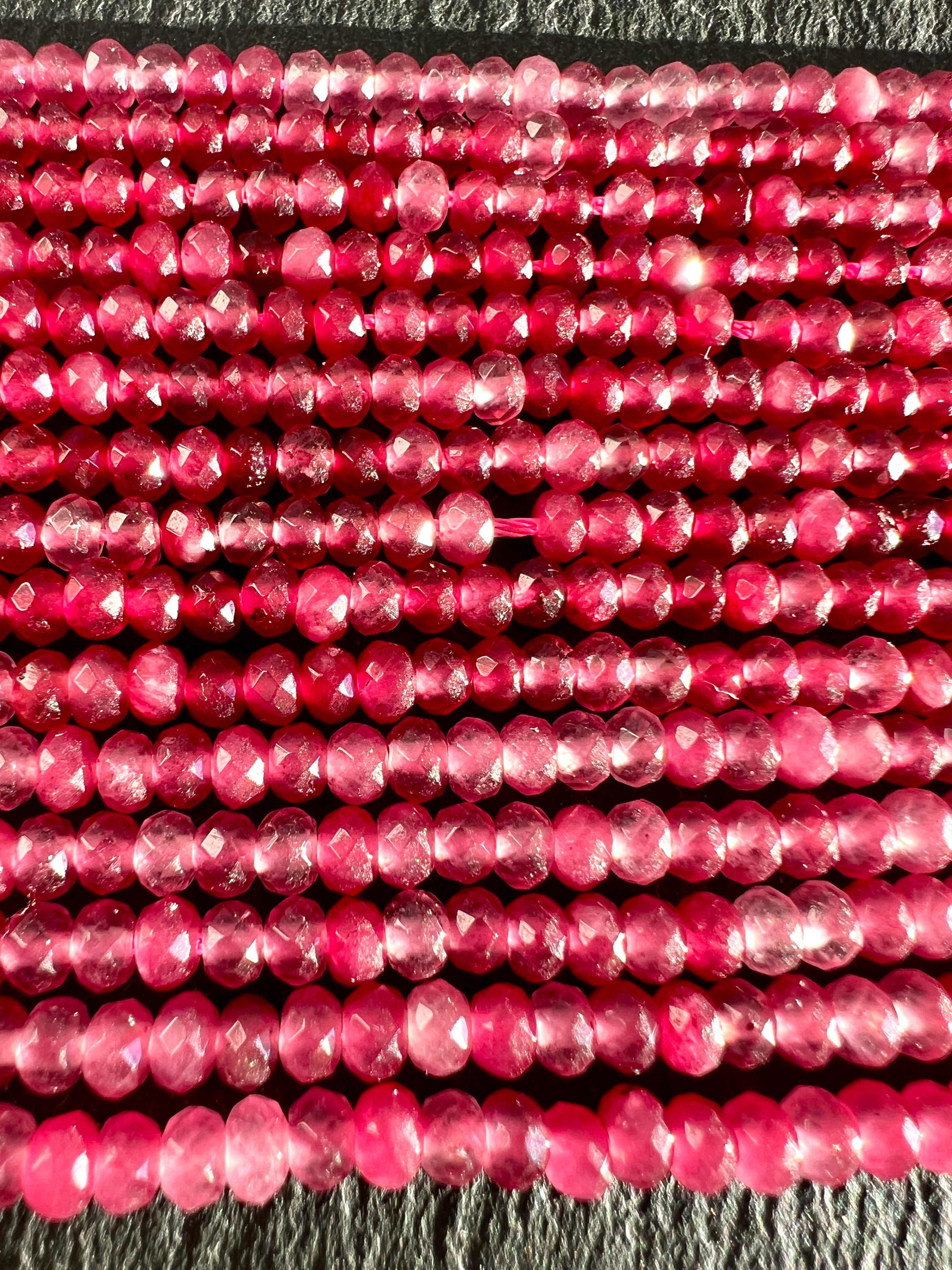 Jade blanc teinté Rose 4mm