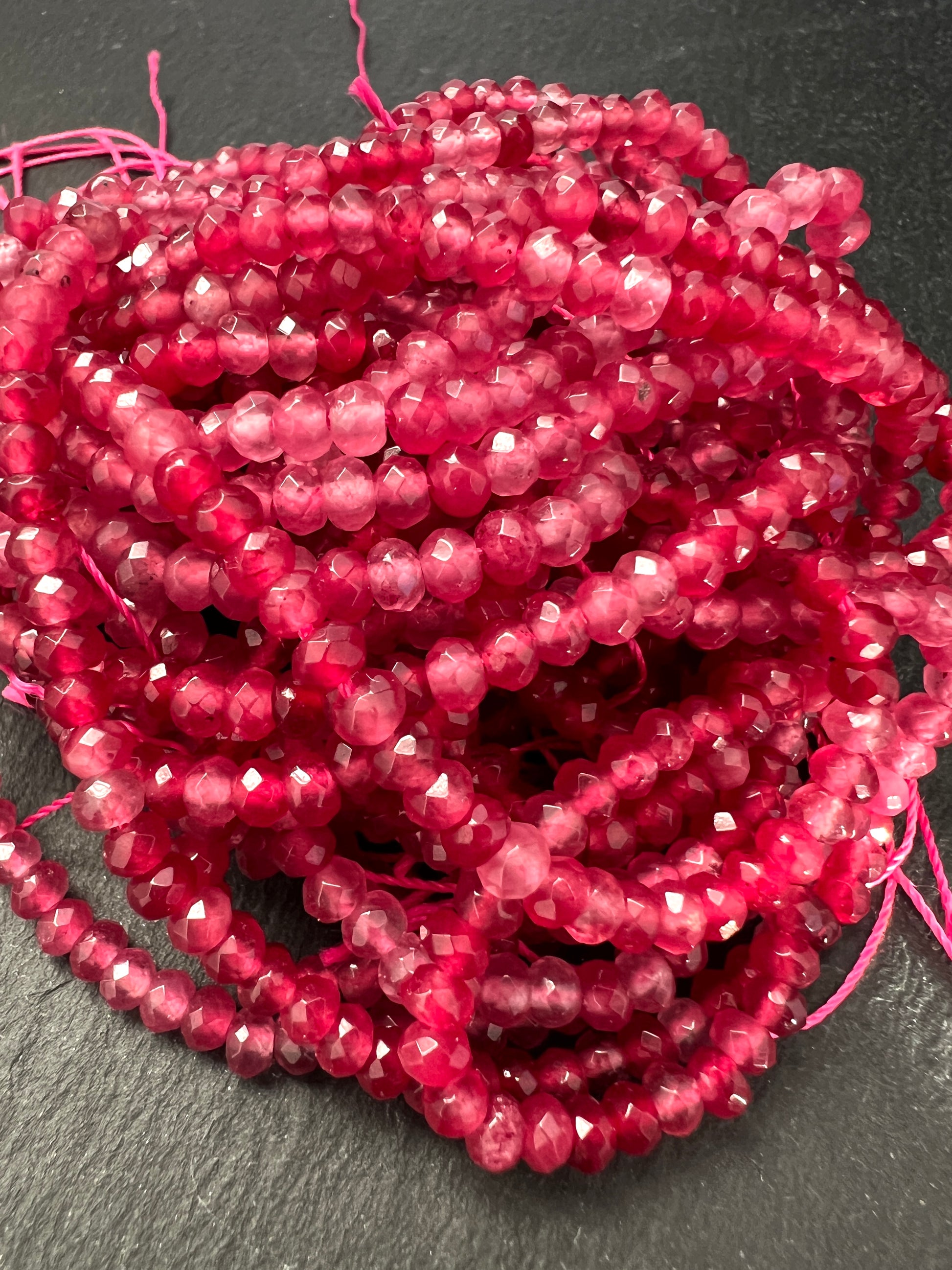 Jade blanc teinté Rose 4mm