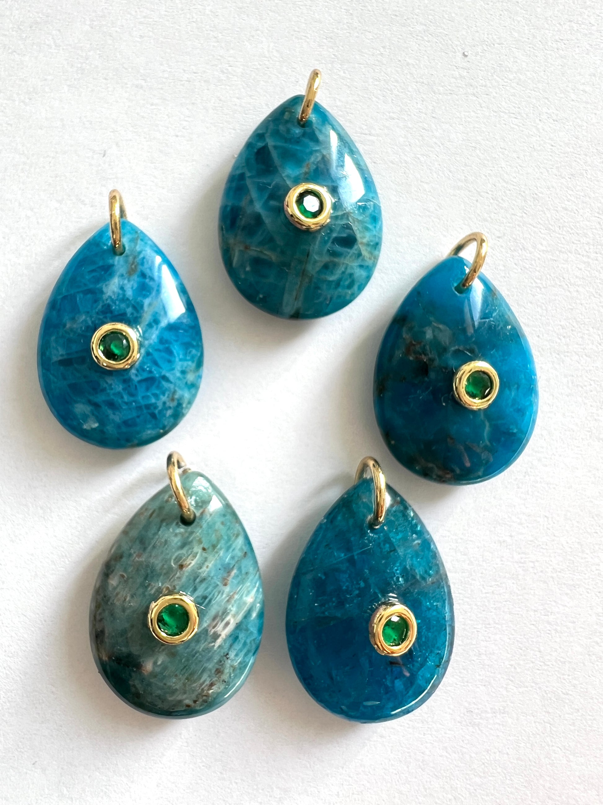 Pendentif Larme en Apatite Bleue zircon vert