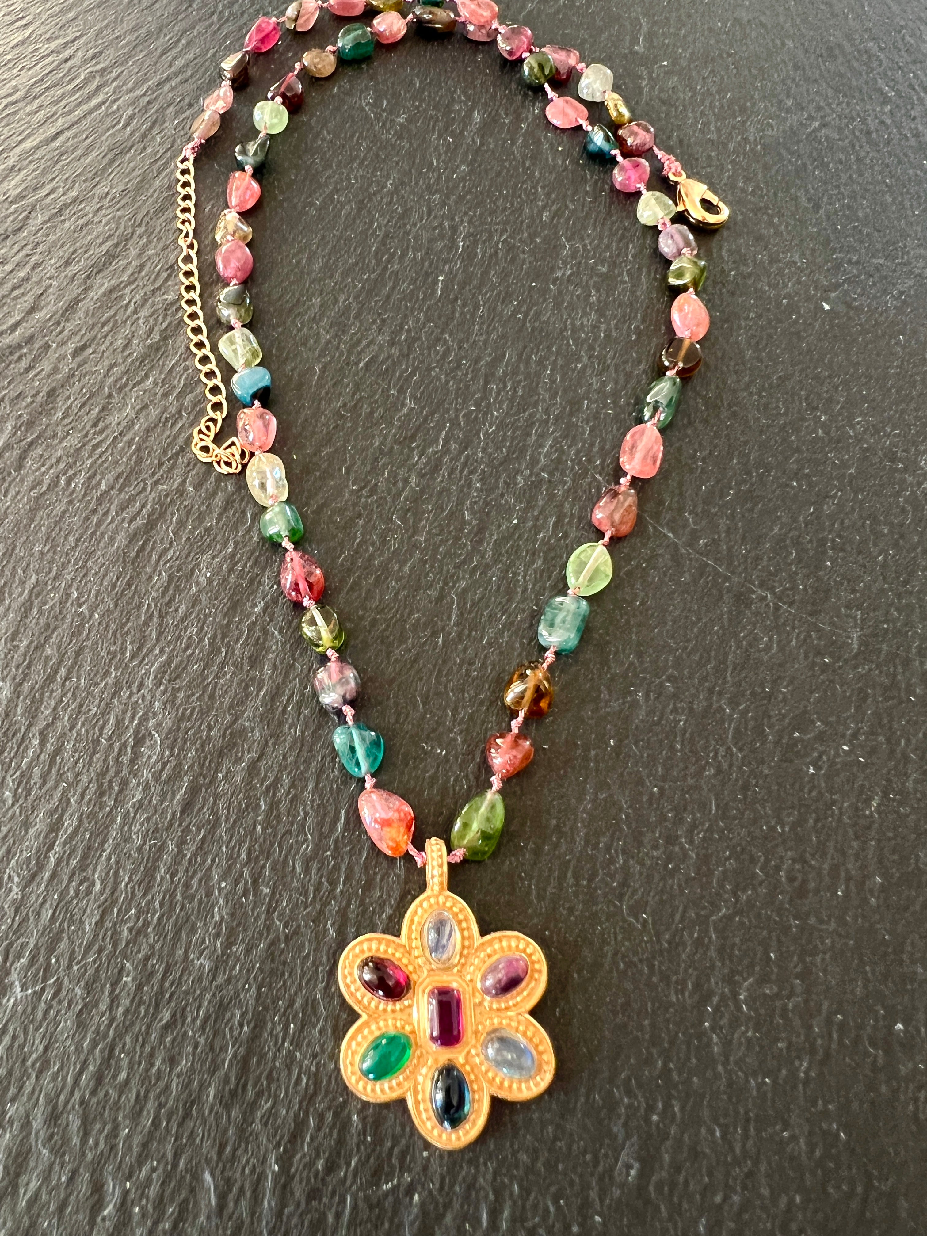 Collier Pépites Tourmaline et médaille indienne.