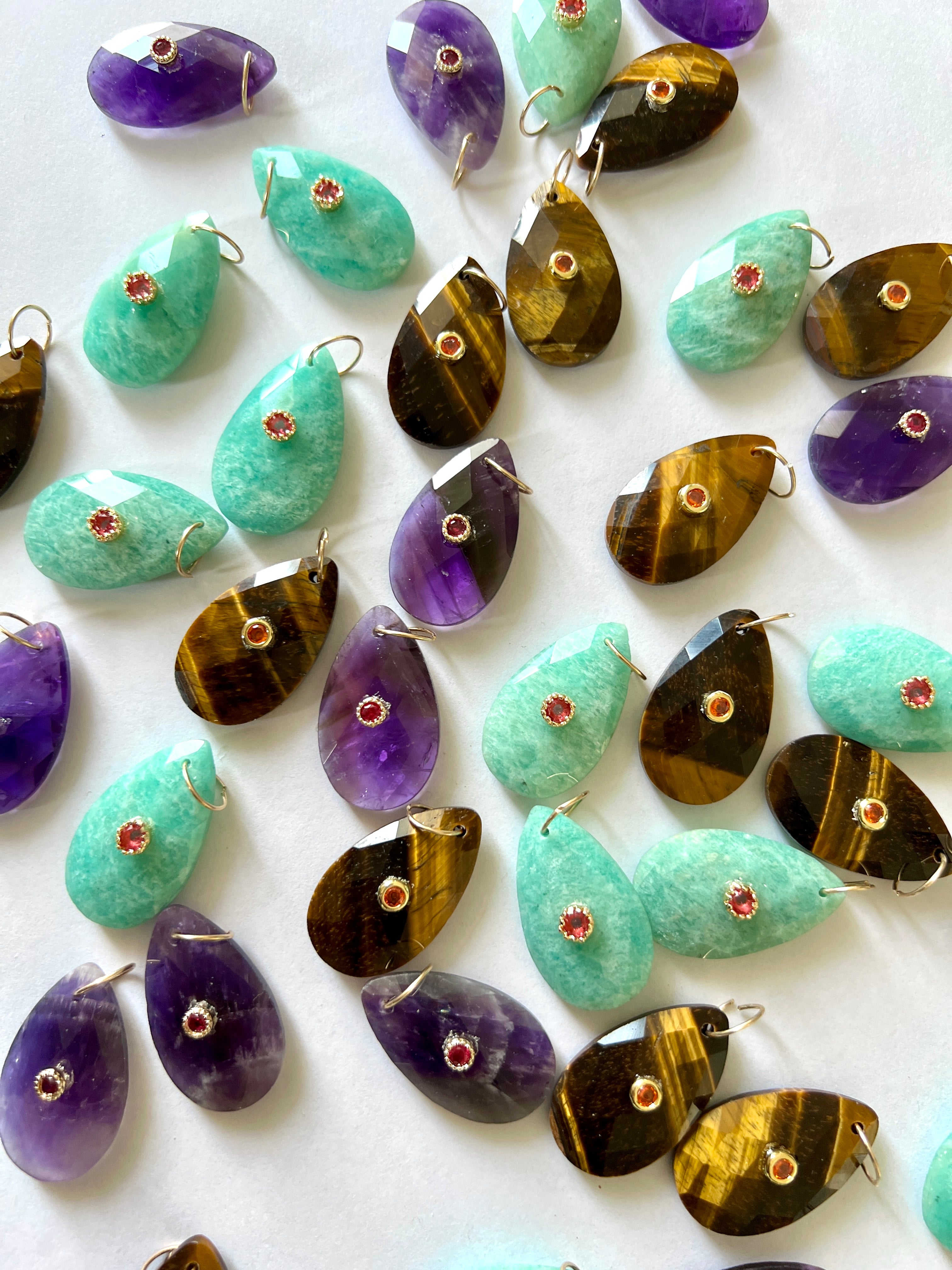 Pendentifs Facettés Amazonite, Améthyste et Oeil de Tigre.
