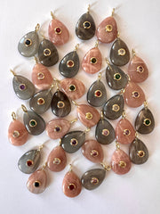 Petits Pendentifs Pierre de Soleil et Pierre de Lune Noire