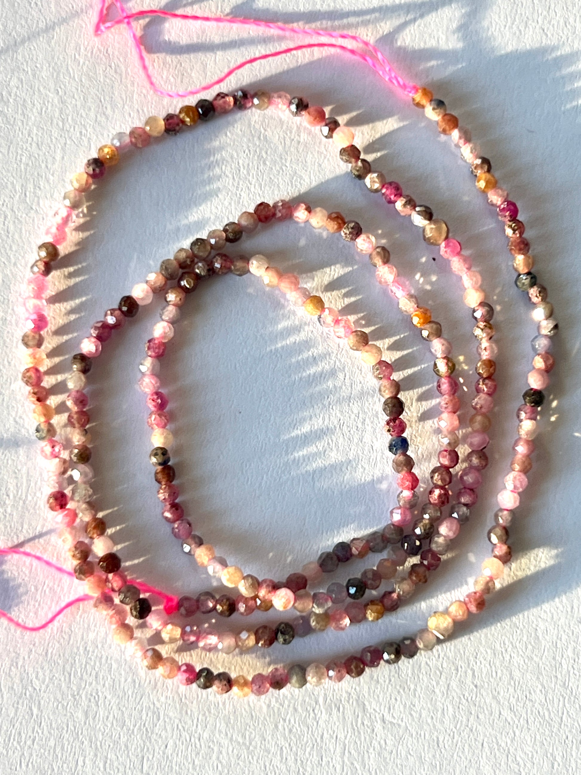 Rubis et Saphir facettés 2mm