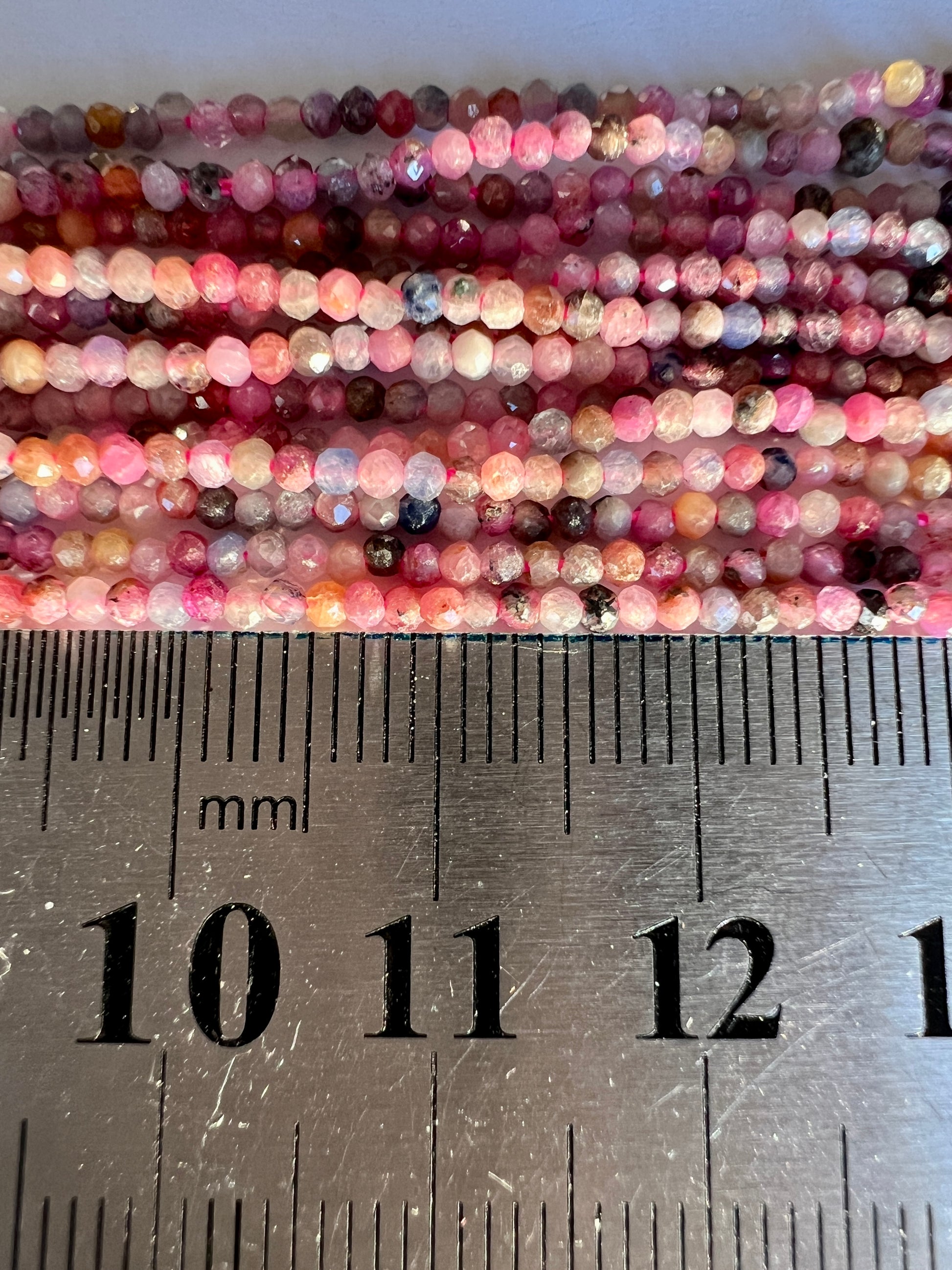 Rubis et Saphir facettés 2mm