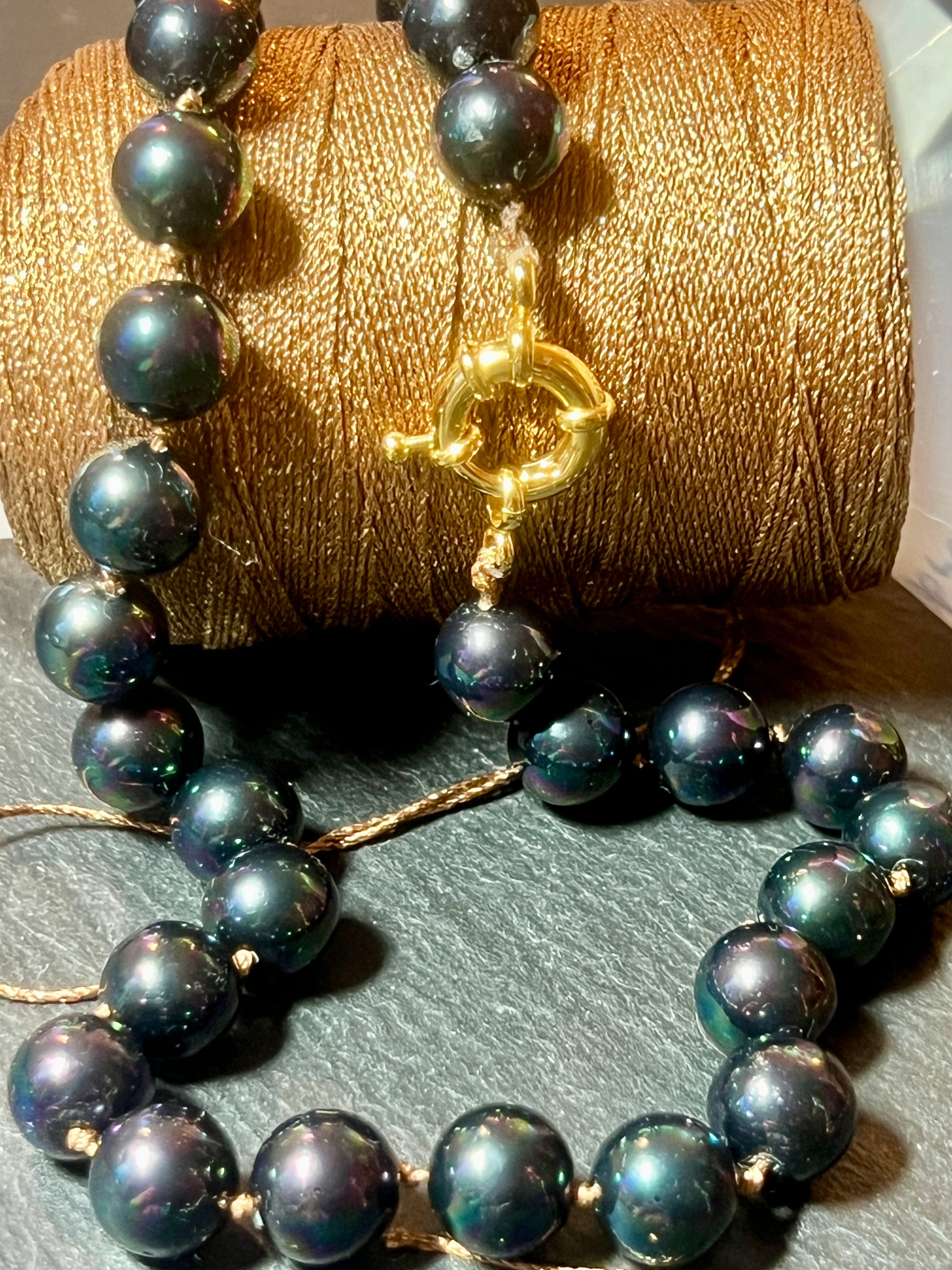 Fil de Perles de Coquillage noires 8mm